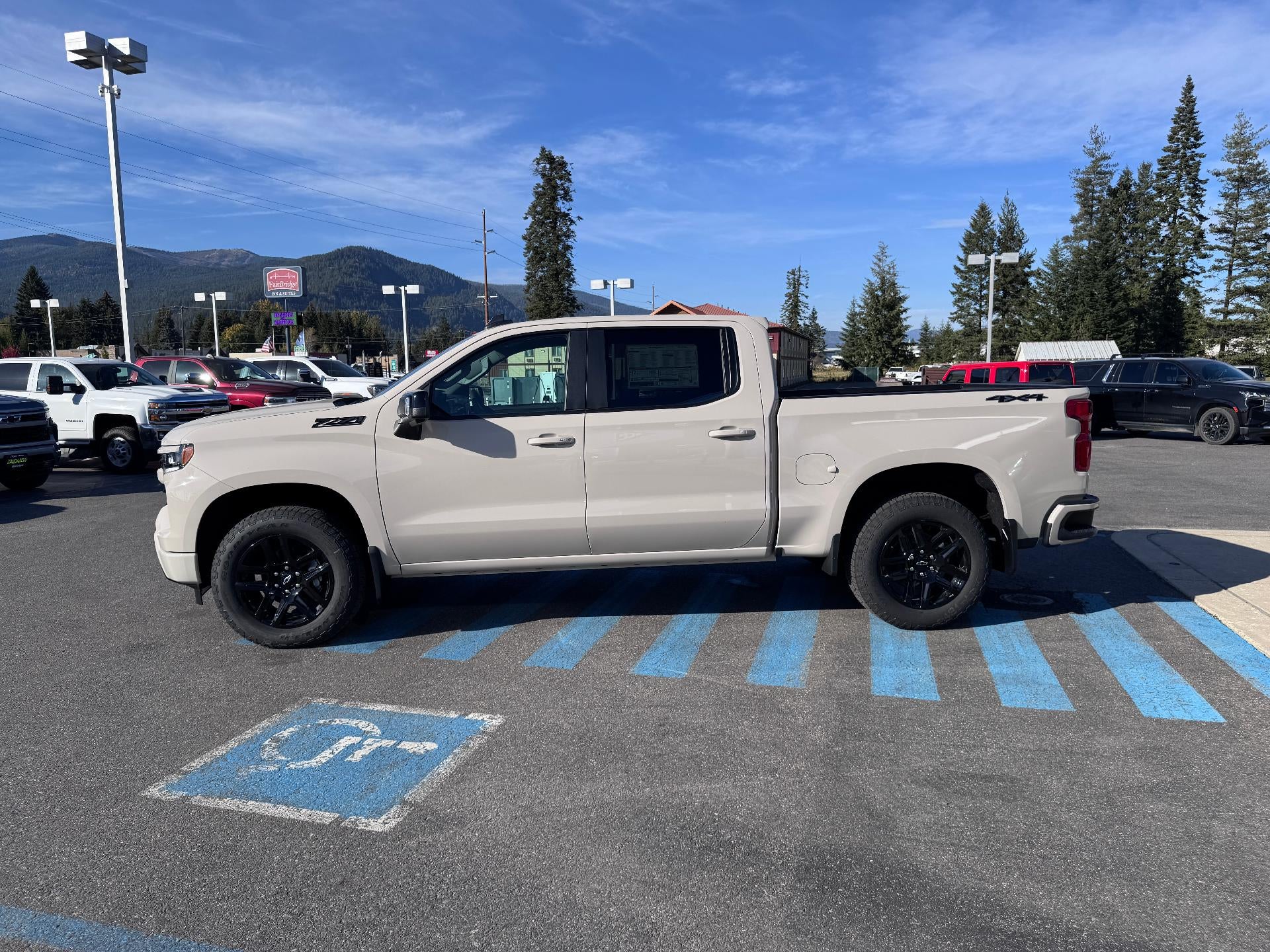 2026 Chevrolet Silverado 1500 RST / CREW / 5.3 LITER V8 / Z71 OFF ROAD / PREMIUM PCKG / DARK APPEARANCE