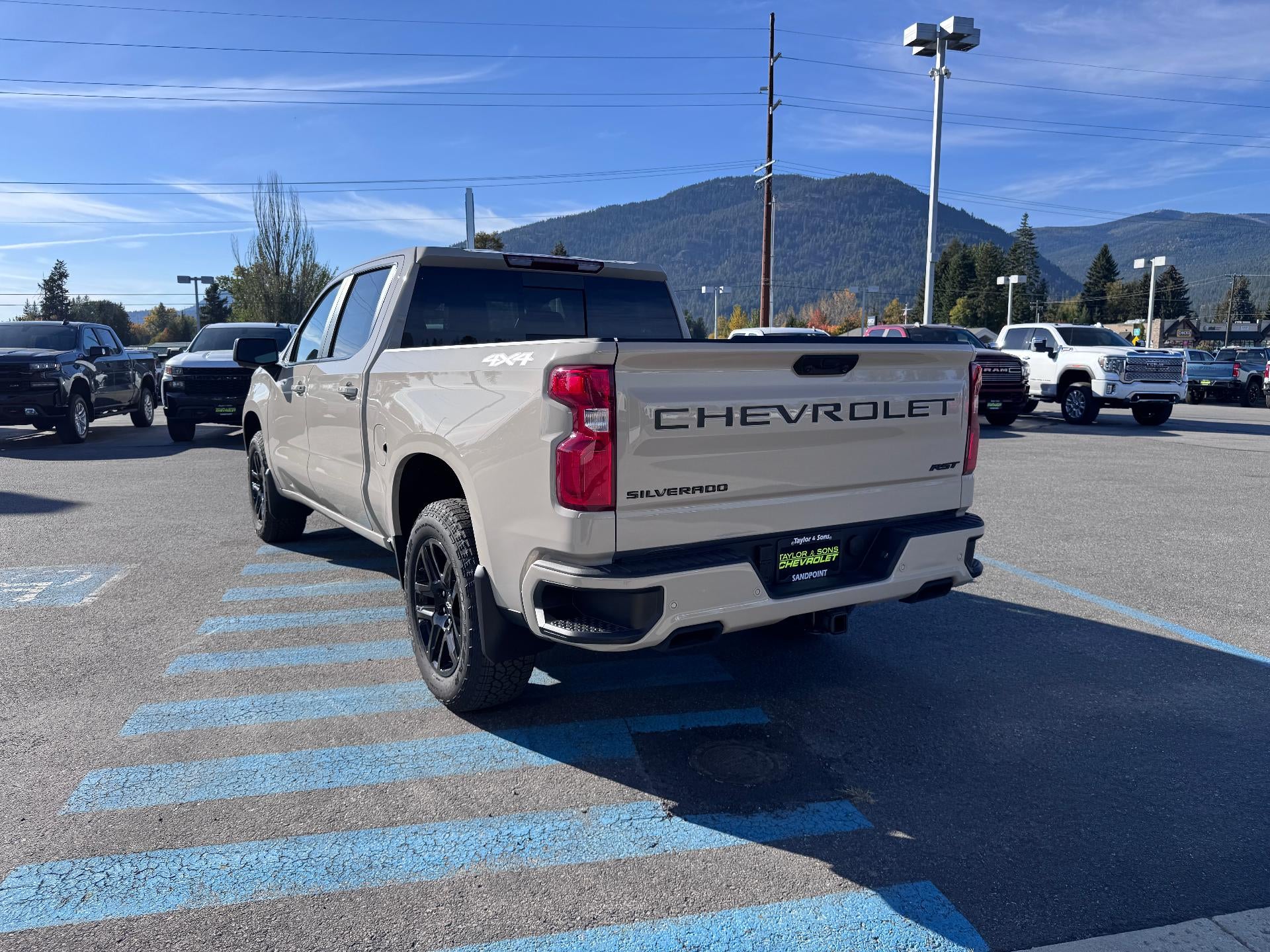 2026 Chevrolet Silverado 1500 RST / CREW / 5.3 LITER V8 / Z71 OFF ROAD / PREMIUM PCKG / DARK APPEARANCE