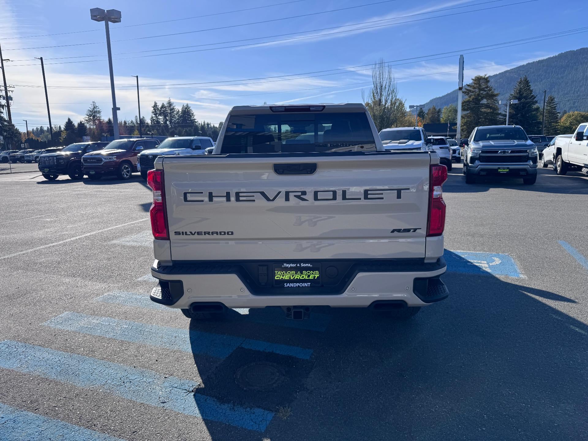 2026 Chevrolet Silverado 1500 RST / CREW / 5.3 LITER V8 / Z71 OFF ROAD / PREMIUM PCKG / DARK APPEARANCE
