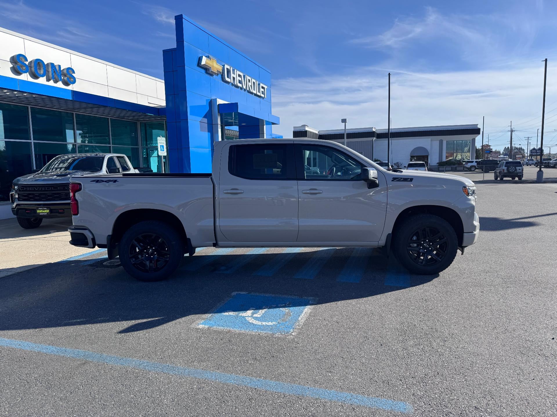 2026 Chevrolet Silverado 1500 RST / CREW / 5.3 LITER V8 / Z71 OFF ROAD / PREMIUM PCKG / DARK APPEARANCE