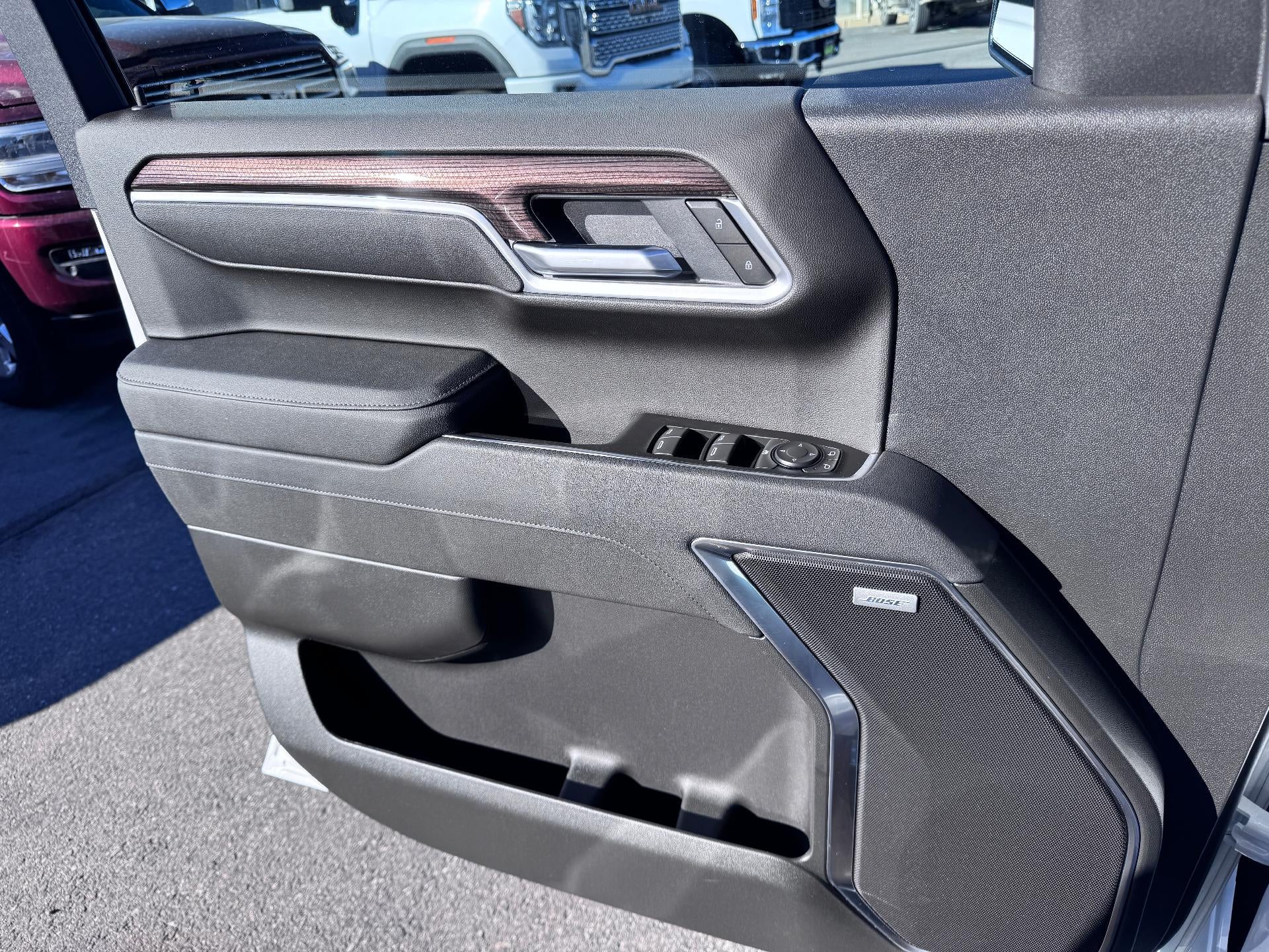 2026 Chevrolet Silverado 1500 RST / CREW / 5.3 LITER V8 / Z71 OFF ROAD / PREMIUM PCKG / DARK APPEARANCE