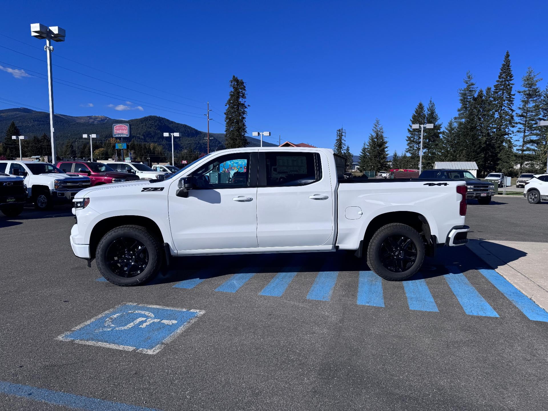 2026 Chevrolet Silverado 1500 RST / CREW / 5.3 LITER V8 / Z71 OFF ROAD / PREMIUM PCKG / DARK APPEARANCE