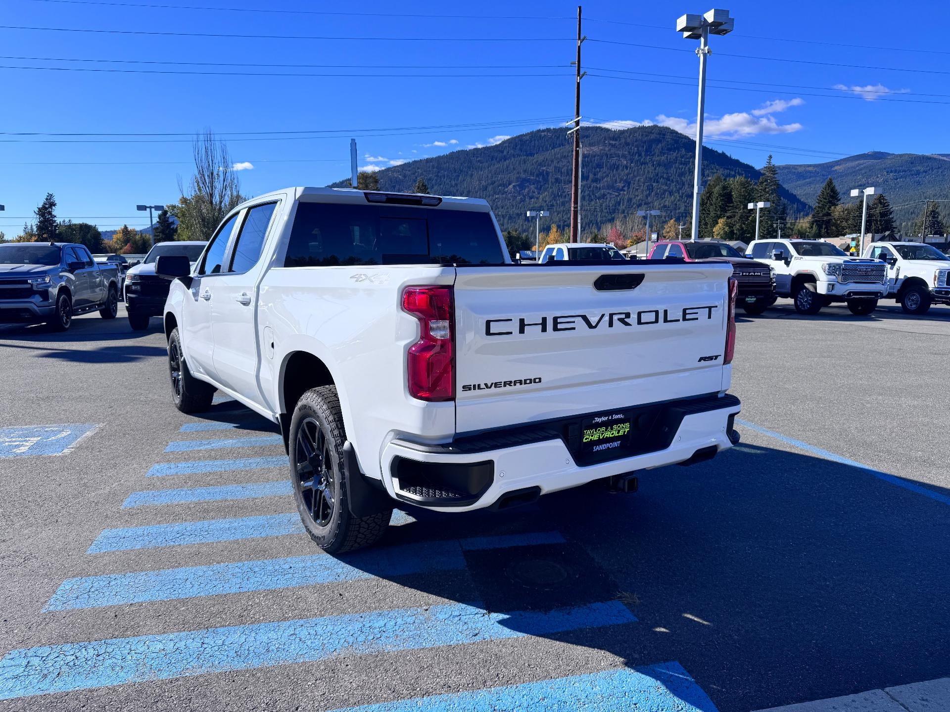 2026 Chevrolet Silverado 1500 RST / CREW / 5.3 LITER V8 / Z71 OFF ROAD / PREMIUM PCKG / DARK APPEARANCE