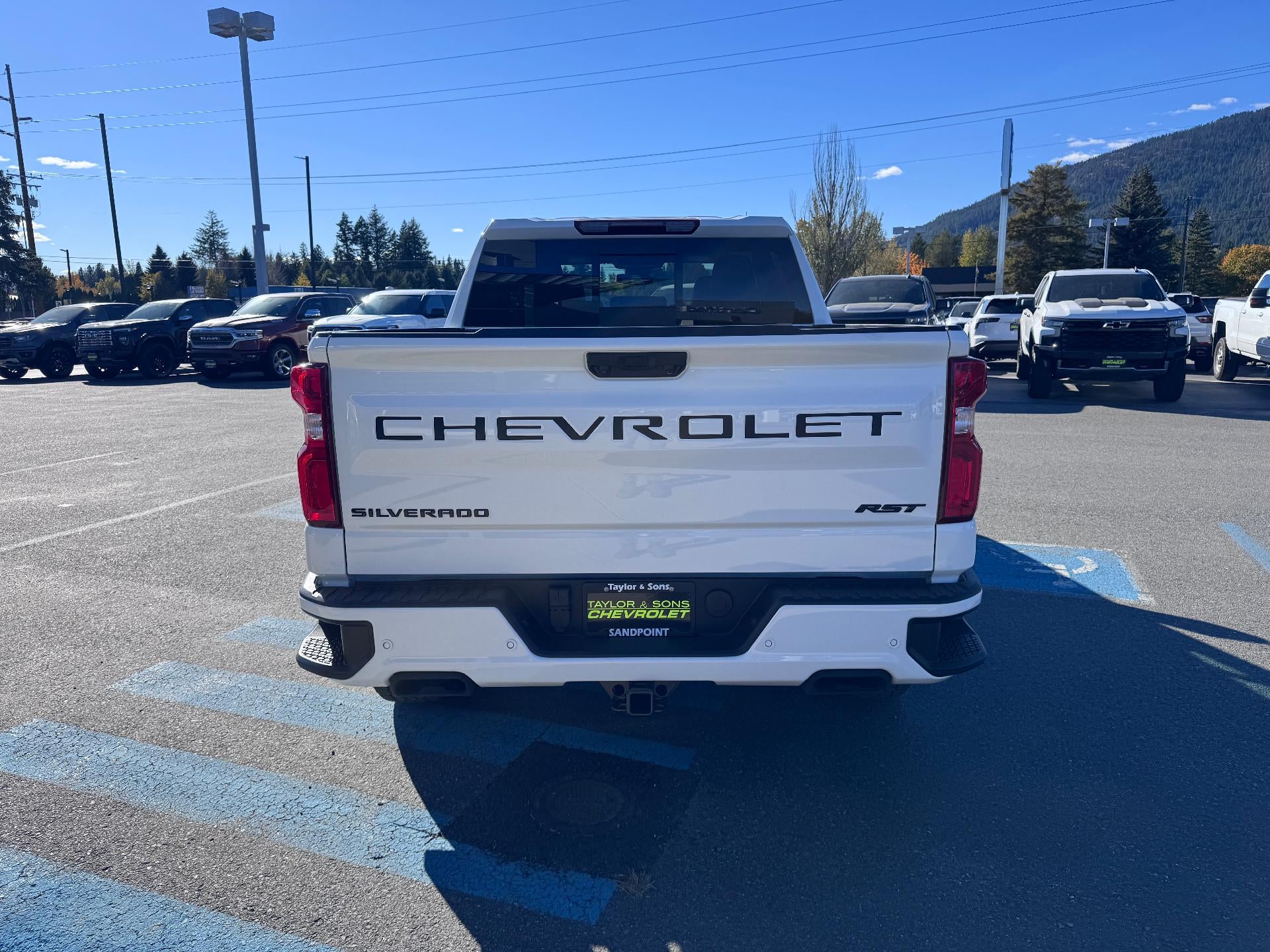 2026 Chevrolet Silverado 1500 RST / CREW / 5.3 LITER V8 / Z71 OFF ROAD / PREMIUM PCKG / DARK APPEARANCE
