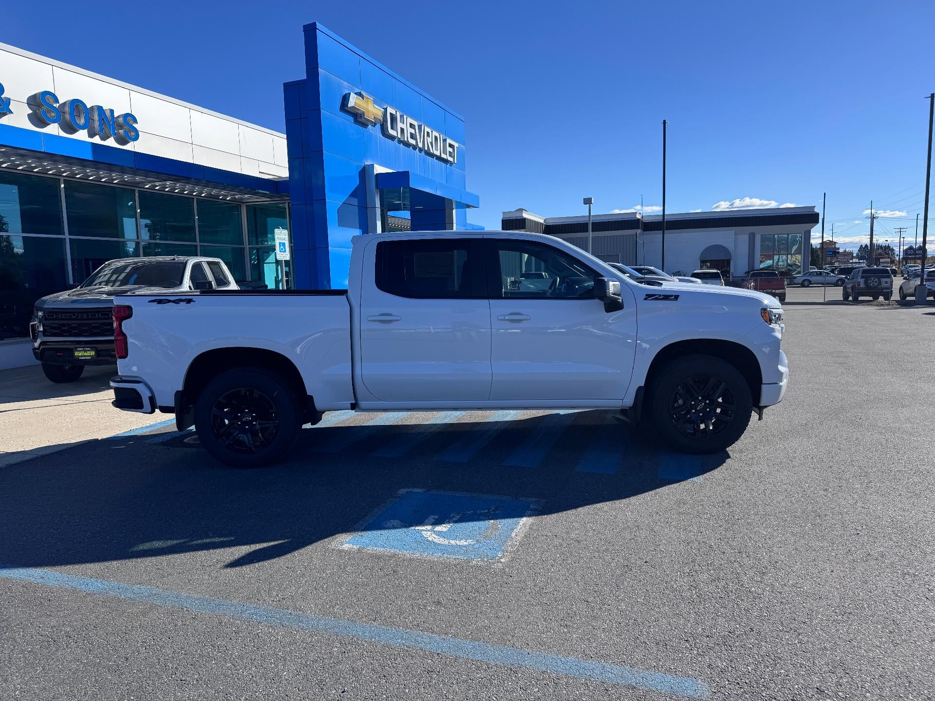 2026 Chevrolet Silverado 1500 RST / CREW / 5.3 LITER V8 / Z71 OFF ROAD / PREMIUM PCKG / DARK APPEARANCE
