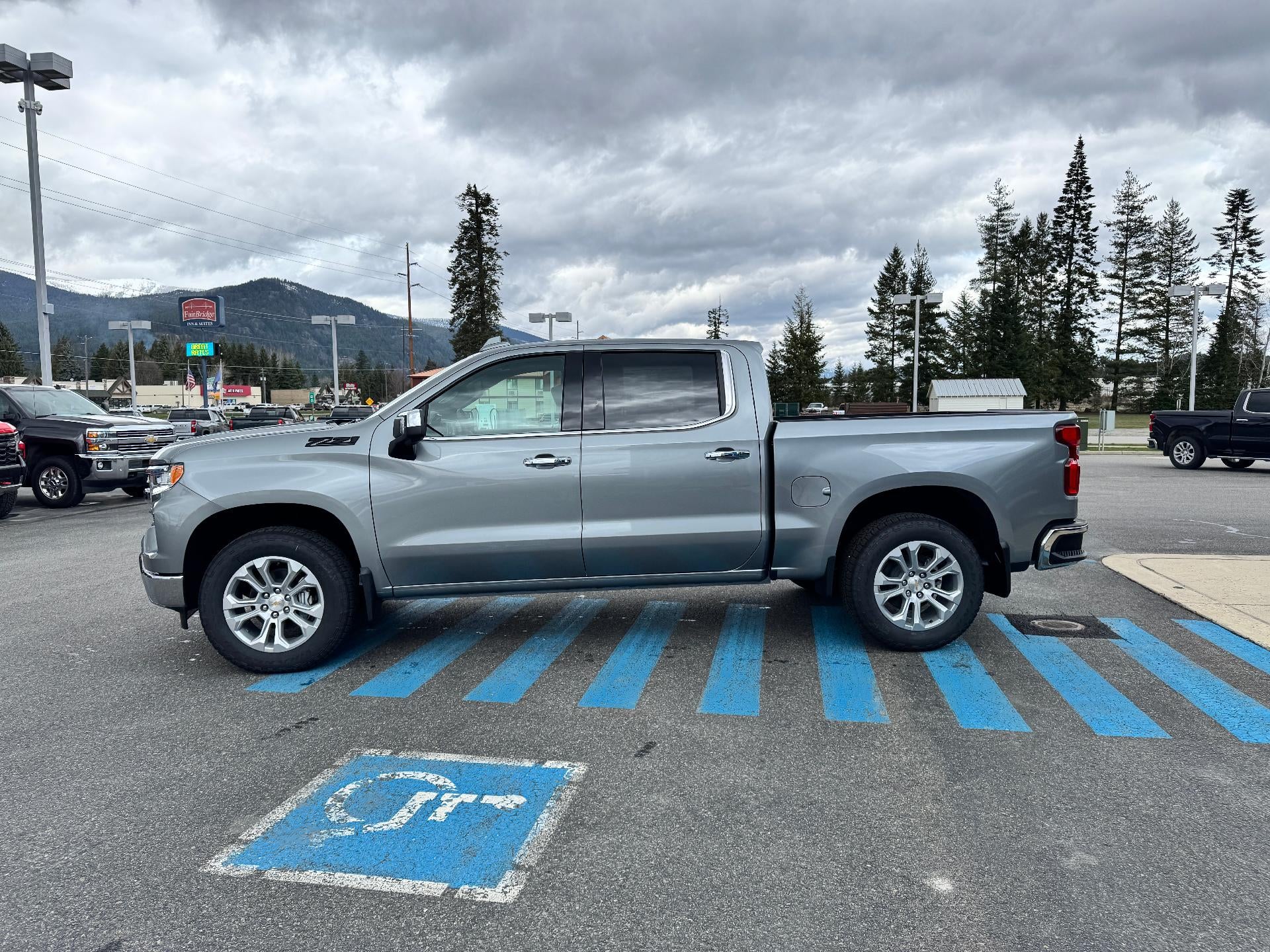 2026 Chevrolet Silverado 1500 LTZ / CREW / 5.3 LITER V8 / PREMIUM PCKG / Z71 OFF ROAD / SUNROOF / ADAPTIVE CRUISE / SHORT BOX