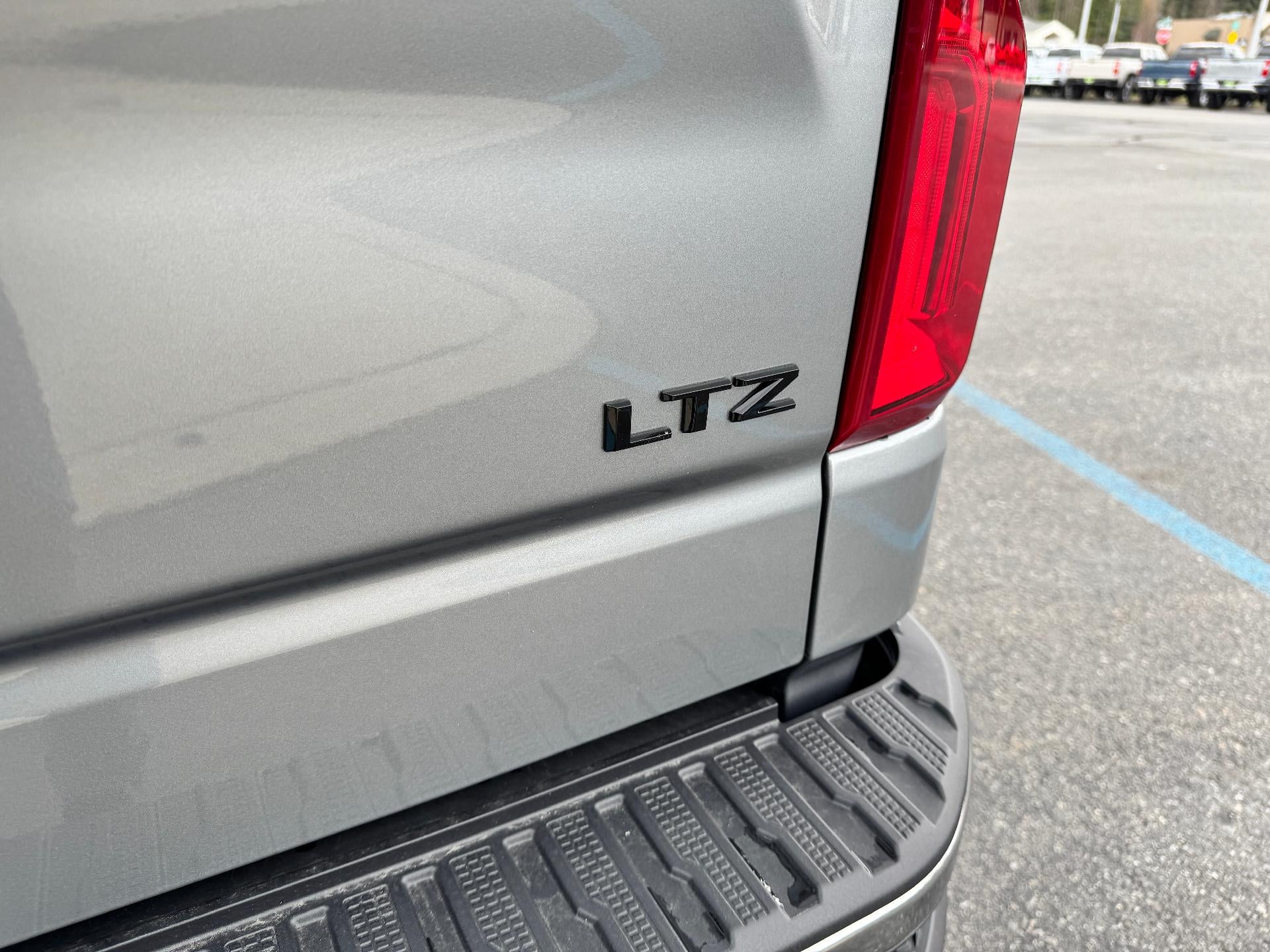 2026 Chevrolet Silverado 1500 LTZ / CREW / 5.3 LITER V8 / PREMIUM PCKG / Z71 OFF ROAD / SUNROOF / ADAPTIVE CRUISE / SHORT BOX