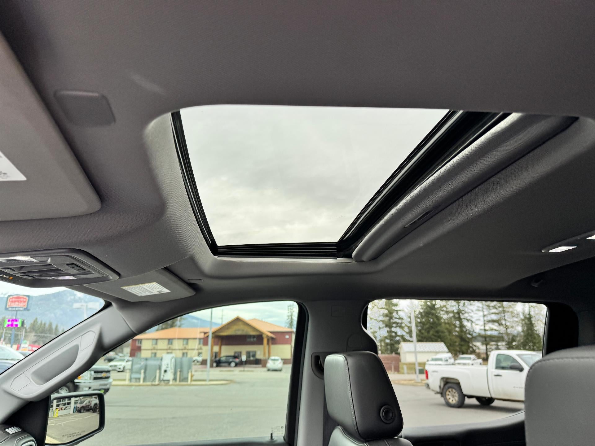 2021 Chevrolet Silverado 1500 LTZ / CREW / 5.3 LITER V8 / Z71 OFF ROAD / PREMIUM / STANDARD BOX