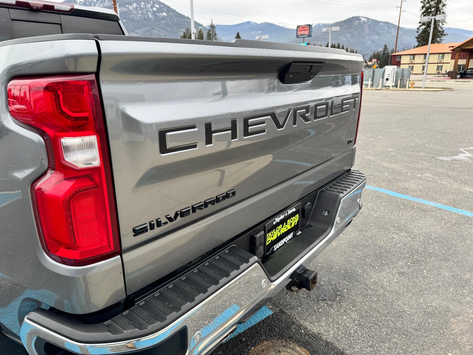 2021 Chevrolet Silverado 1500 LTZ / CREW / 5.3 LITER V8 / Z71 OFF ROAD / PREMIUM / STANDARD BOX