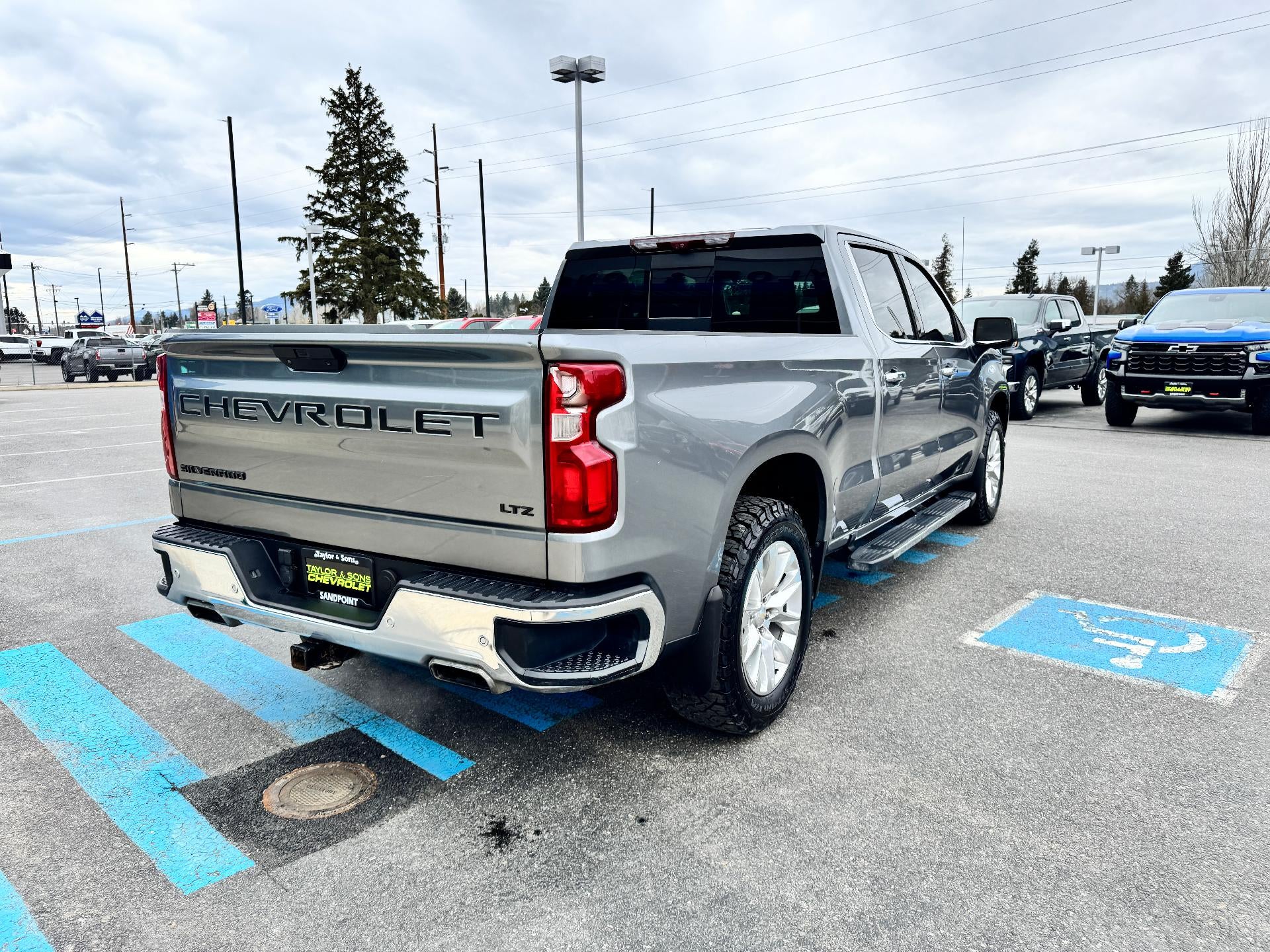 2021 Chevrolet Silverado 1500 LTZ / CREW / 5.3 LITER V8 / Z71 OFF ROAD / PREMIUM / STANDARD BOX