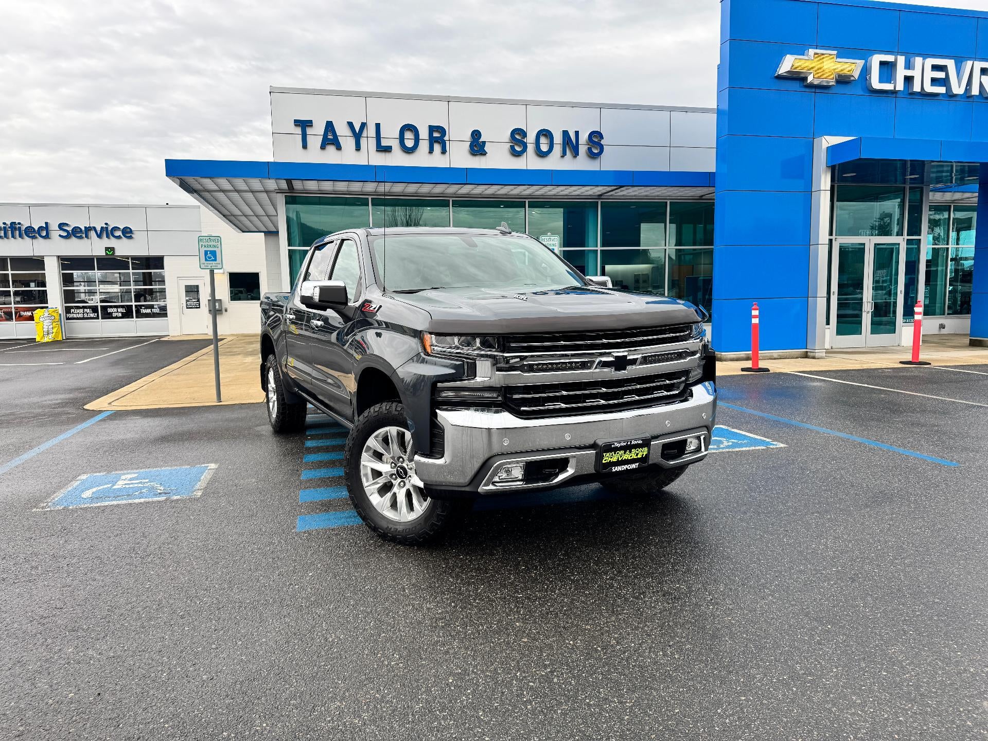 2019 Chevrolet Silverado 1500 LTZ / CREW / 6.2 LITER V8 / Z71 OFF ROAD / SHORT BOX / 45K MILES