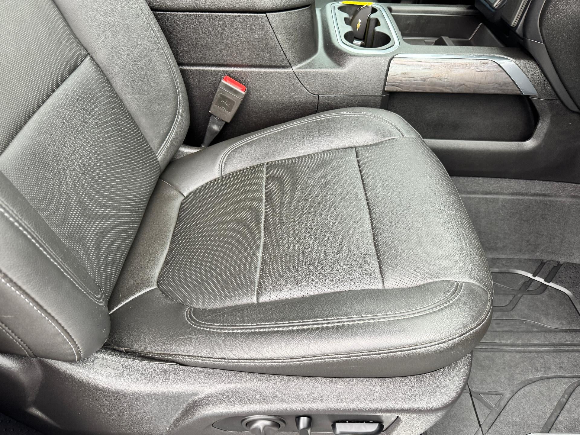 2019 Chevrolet Silverado 1500 LTZ / CREW / 6.2 LITER V8 / Z71 OFF ROAD / SHORT BOX / 45K MILES