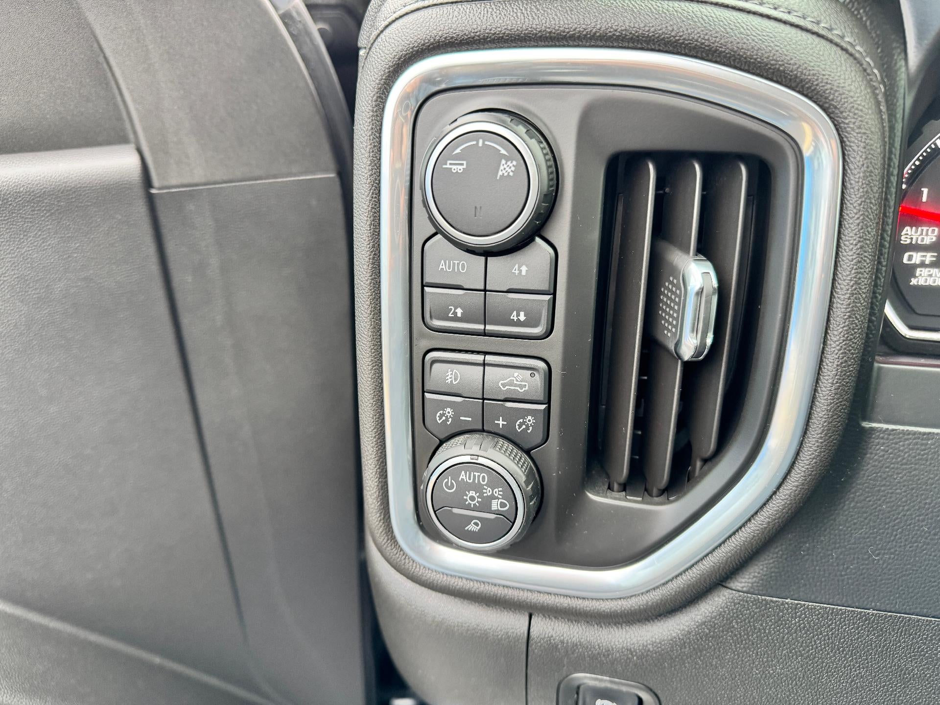 2019 Chevrolet Silverado 1500 LTZ / CREW / 6.2 LITER V8 / Z71 OFF ROAD / SHORT BOX / 45K MILES