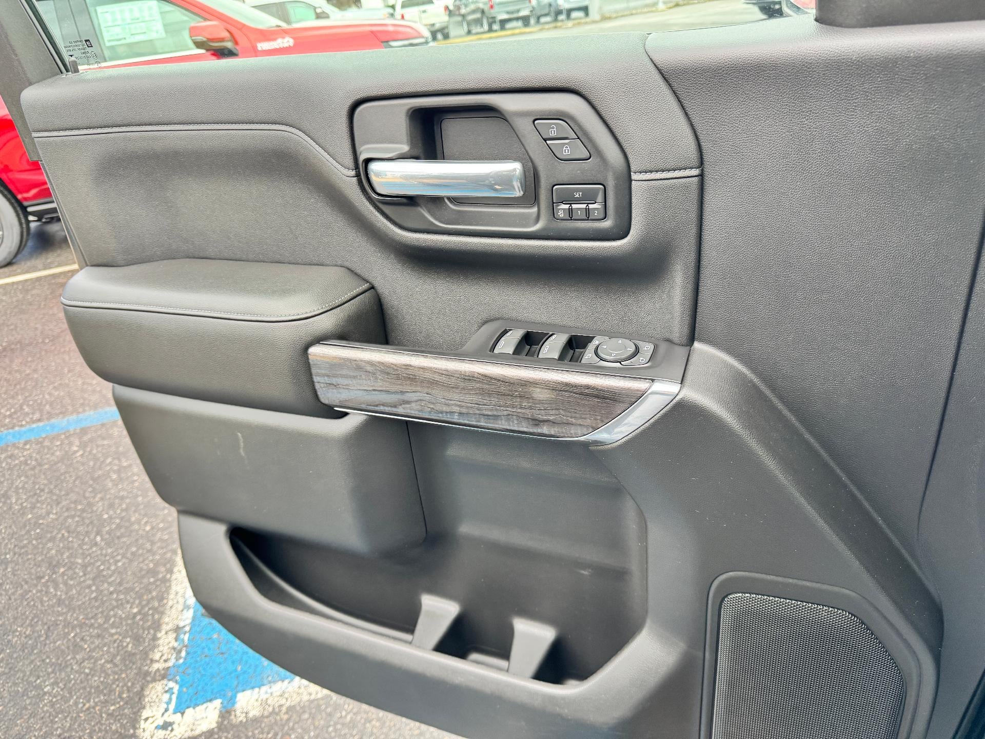 2019 Chevrolet Silverado 1500 LTZ / CREW / 6.2 LITER V8 / Z71 OFF ROAD / SHORT BOX / 45K MILES