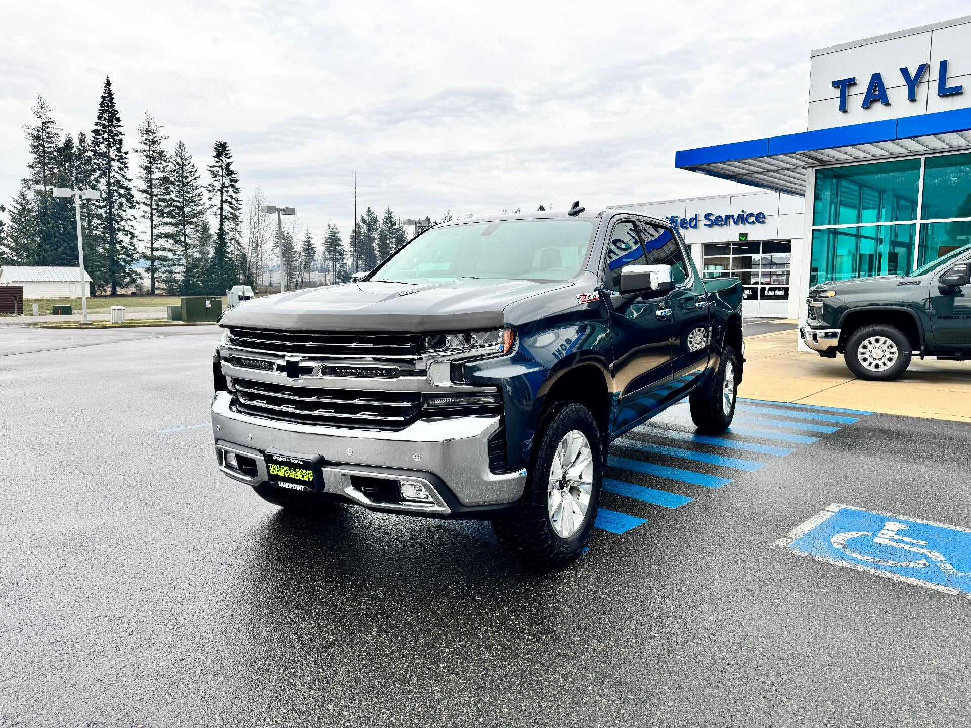 2019 Chevrolet Silverado 1500 LTZ / CREW / 6.2 LITER V8 / Z71 OFF ROAD / SHORT BOX / 45K MILES