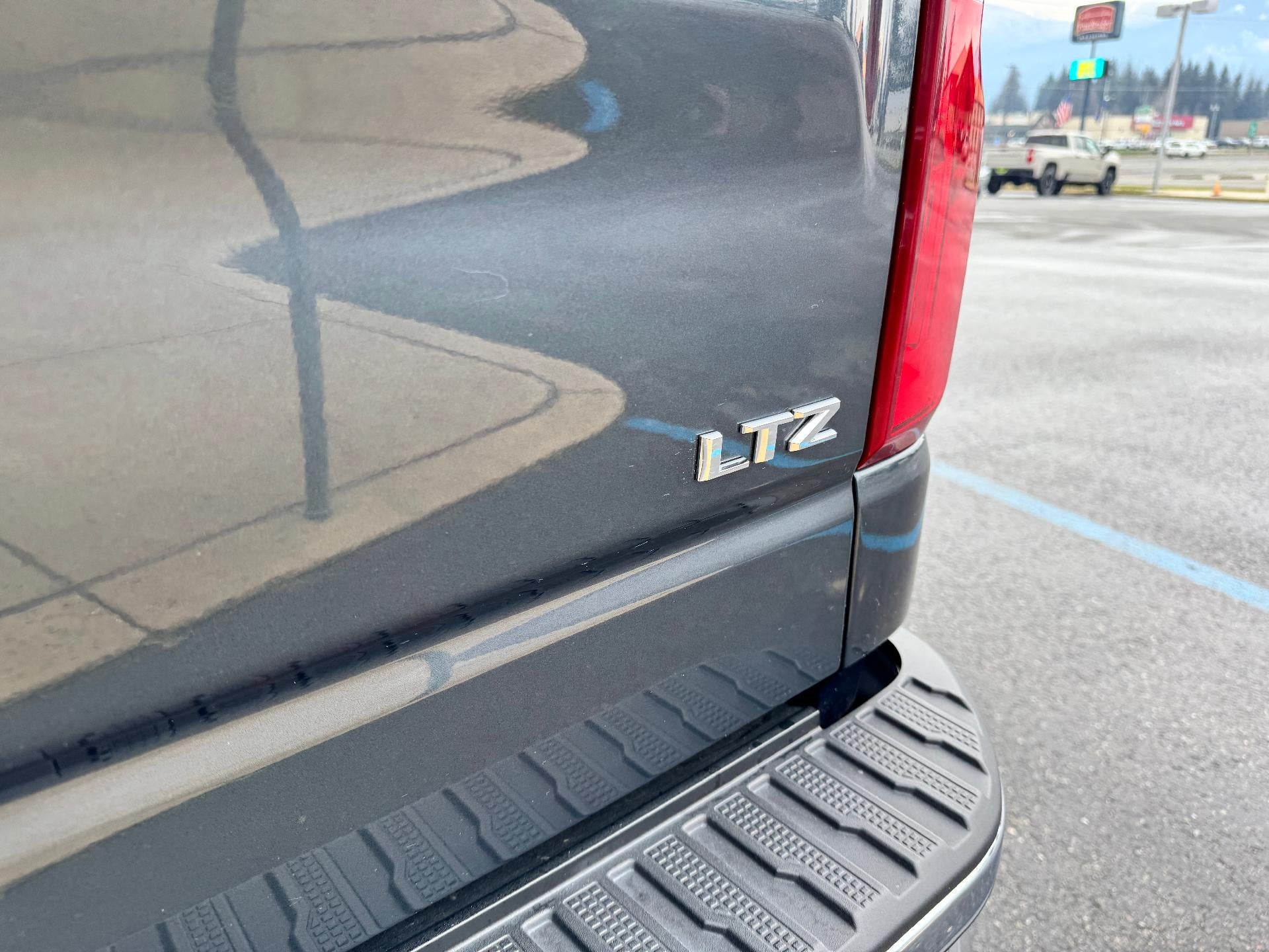 2019 Chevrolet Silverado 1500 LTZ / CREW / 6.2 LITER V8 / Z71 OFF ROAD / SHORT BOX / 45K MILES