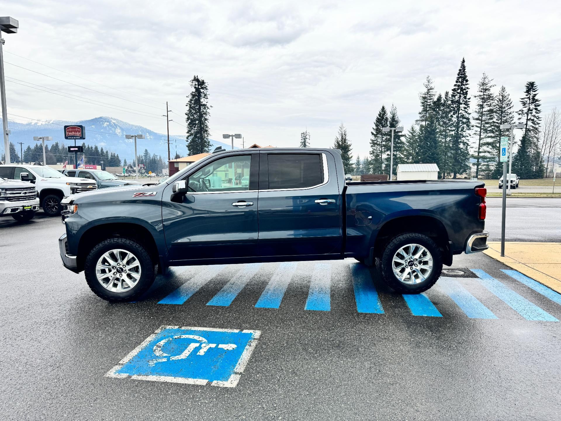 2019 Chevrolet Silverado 1500 LTZ / CREW / 6.2 LITER V8 / Z71 OFF ROAD / SHORT BOX / 45K MILES