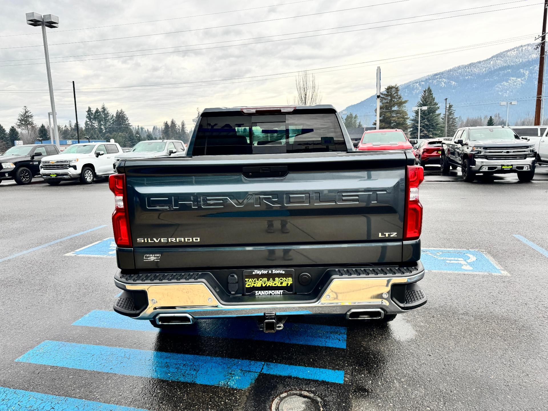 2019 Chevrolet Silverado 1500 LTZ / CREW / 6.2 LITER V8 / Z71 OFF ROAD / SHORT BOX / 45K MILES