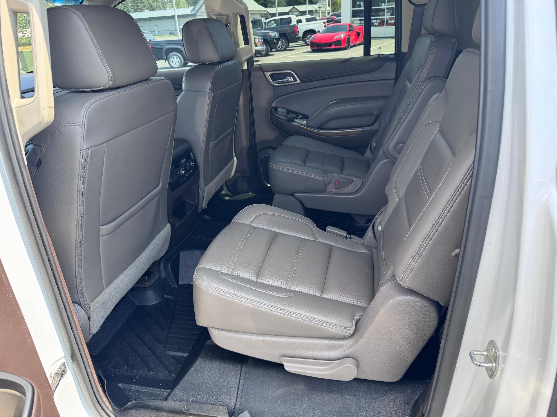 2019 GMC Yukon XL DENALI / 6.2 LITER V8 / NAVIGATION / REAR SEAT DVD / SUNROOF / LOCAL TRADE
