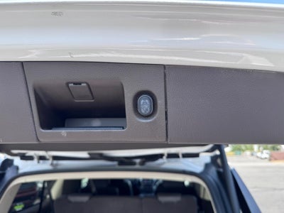 2019 GMC Yukon XL DENALI / 6.2 LITER V8 / NAVIGATION / REAR SEAT DVD / SUNROOF / LOCAL TRADE