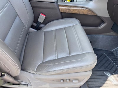 2019 GMC Yukon XL DENALI / 6.2 LITER V8 / NAVIGATION / REAR SEAT DVD / SUNROOF / LOCAL TRADE