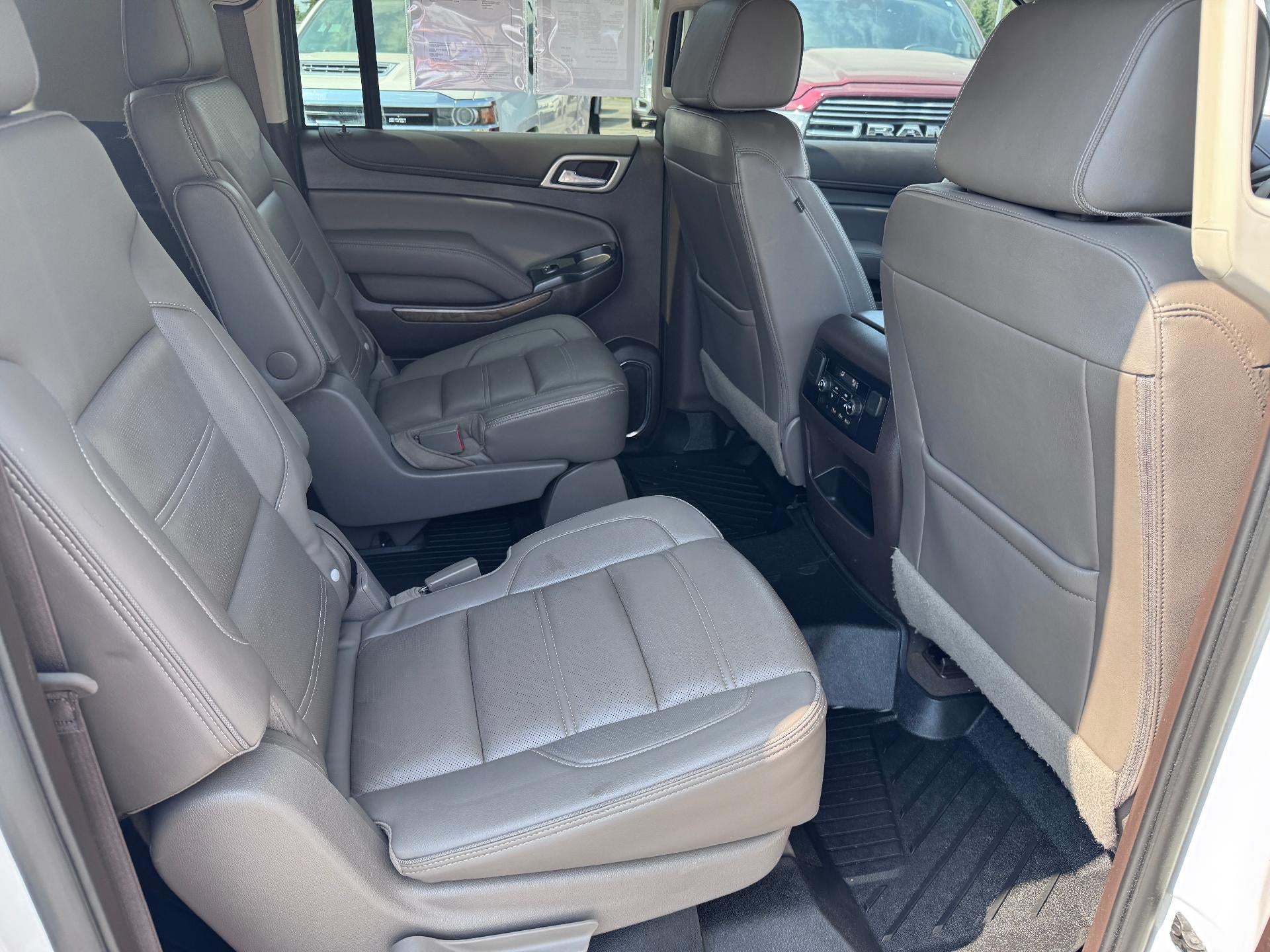 2019 GMC Yukon XL DENALI / 6.2 LITER V8 / NAVIGATION / REAR SEAT DVD / SUNROOF / LOCAL TRADE