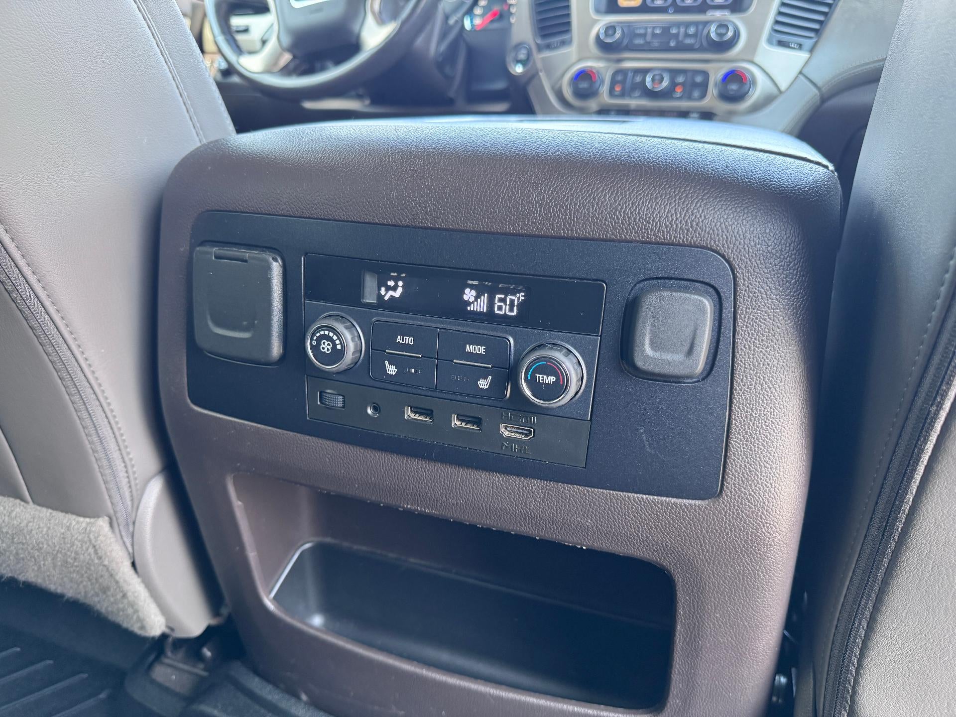 2019 GMC Yukon XL DENALI / 6.2 LITER V8 / NAVIGATION / REAR SEAT DVD / SUNROOF / LOCAL TRADE