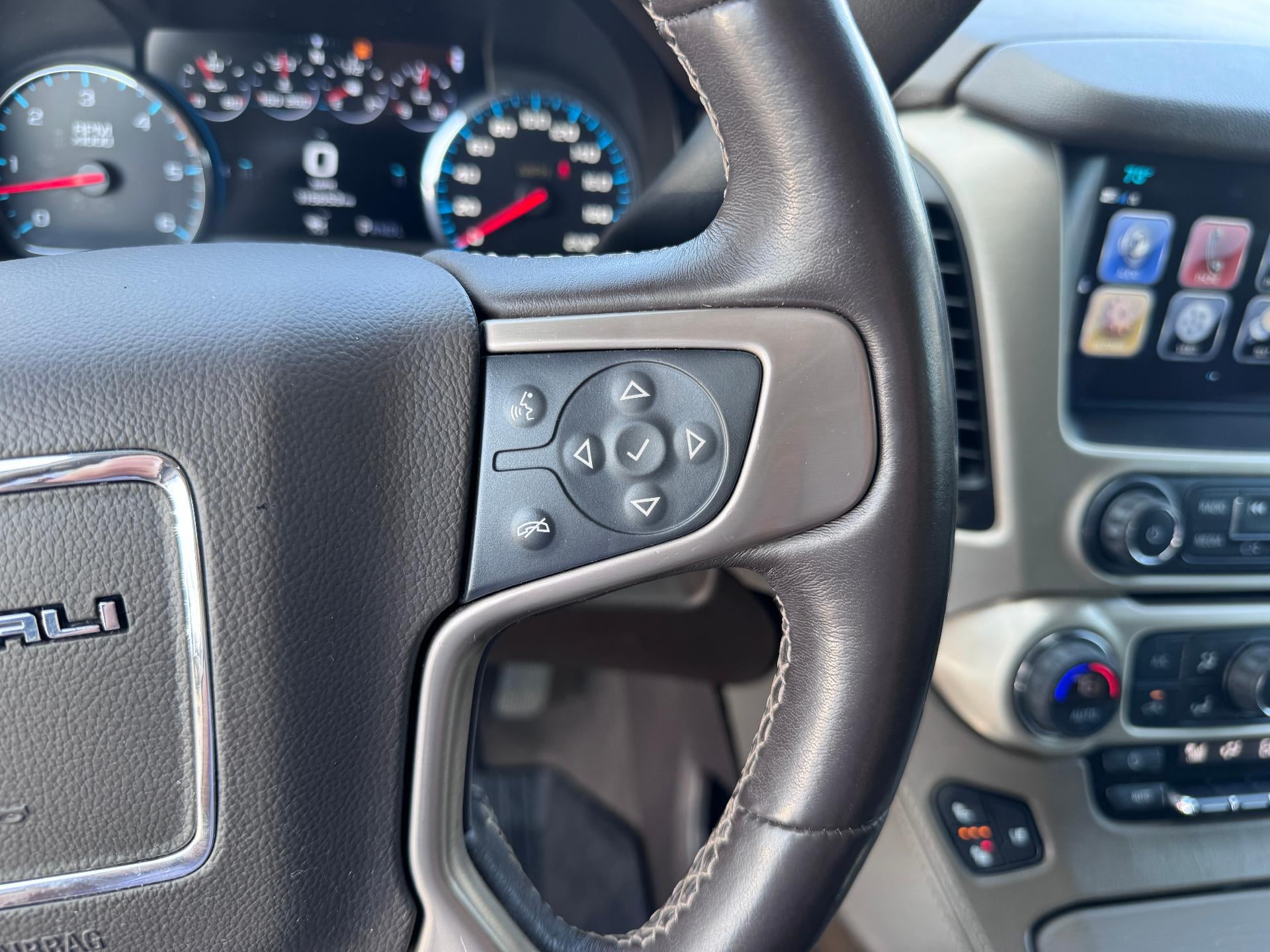 2019 GMC Yukon XL DENALI / 6.2 LITER V8 / NAVIGATION / REAR SEAT DVD / SUNROOF / LOCAL TRADE