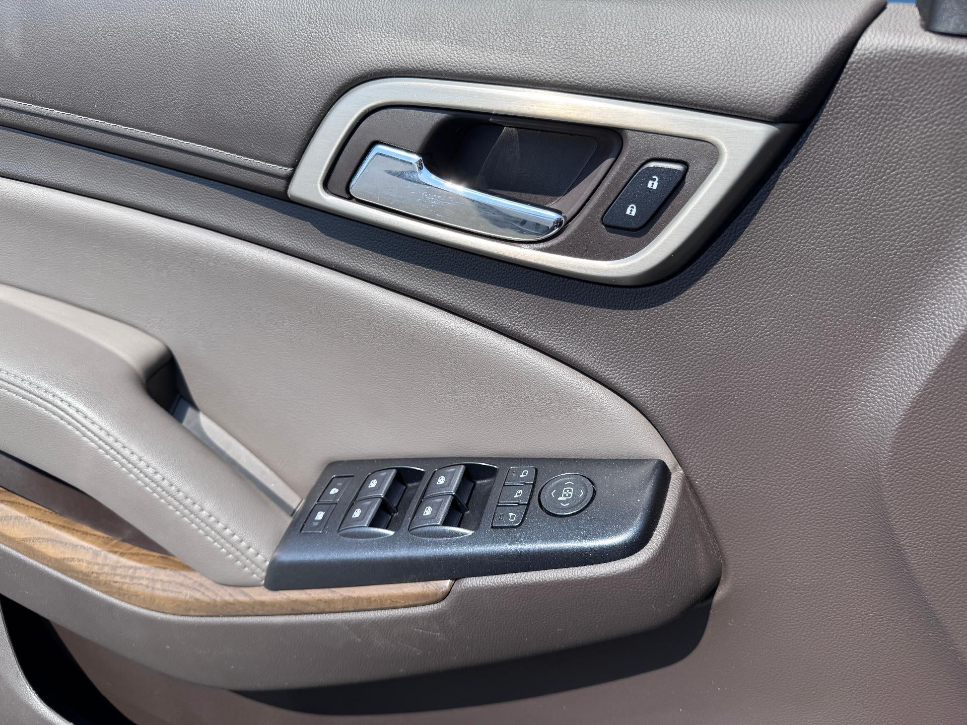 2019 GMC Yukon XL DENALI / 6.2 LITER V8 / NAVIGATION / REAR SEAT DVD / SUNROOF / LOCAL TRADE