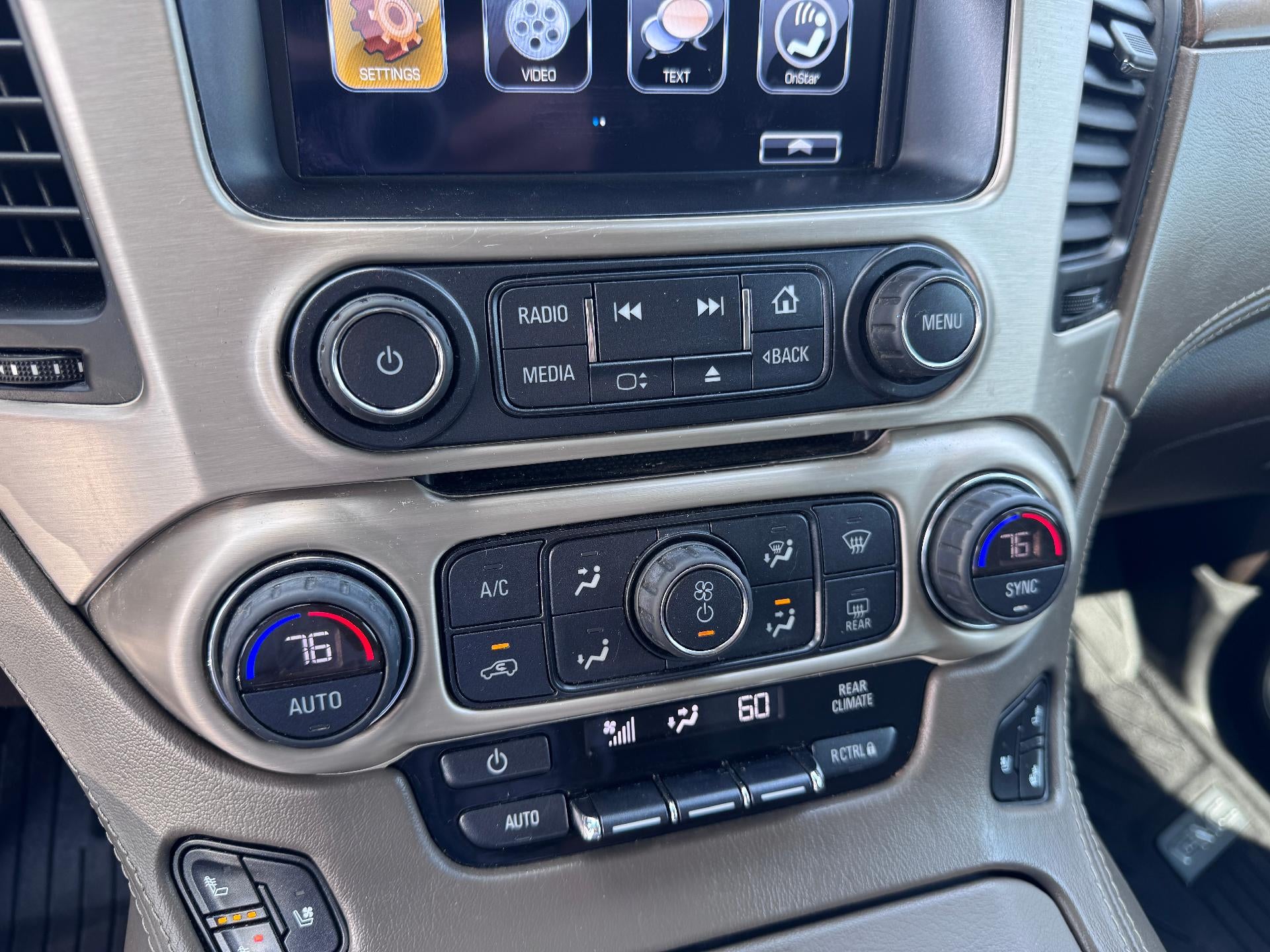 2019 GMC Yukon XL DENALI / 6.2 LITER V8 / NAVIGATION / REAR SEAT DVD / SUNROOF / LOCAL TRADE