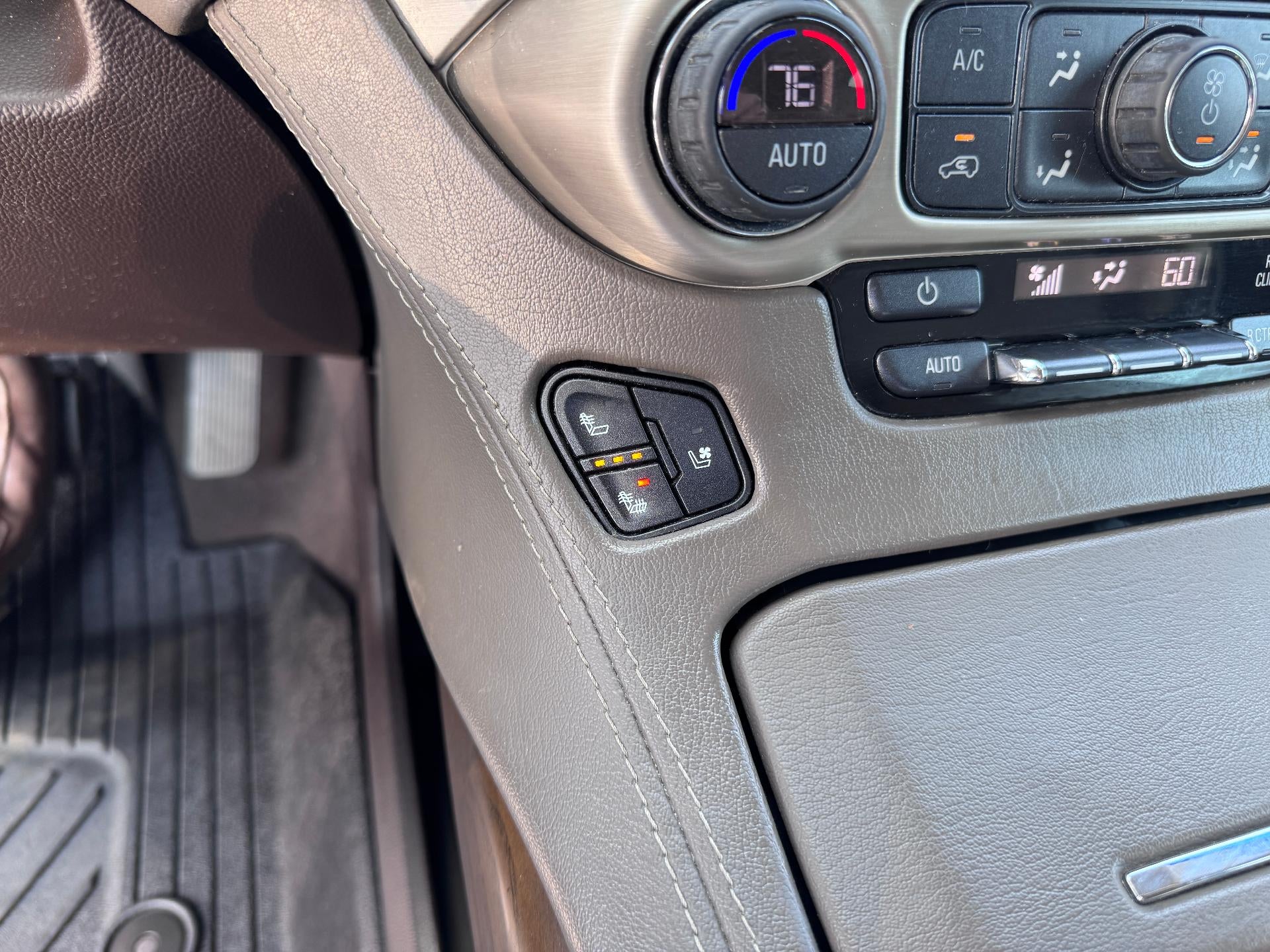 2019 GMC Yukon XL DENALI / 6.2 LITER V8 / NAVIGATION / REAR SEAT DVD / SUNROOF / LOCAL TRADE