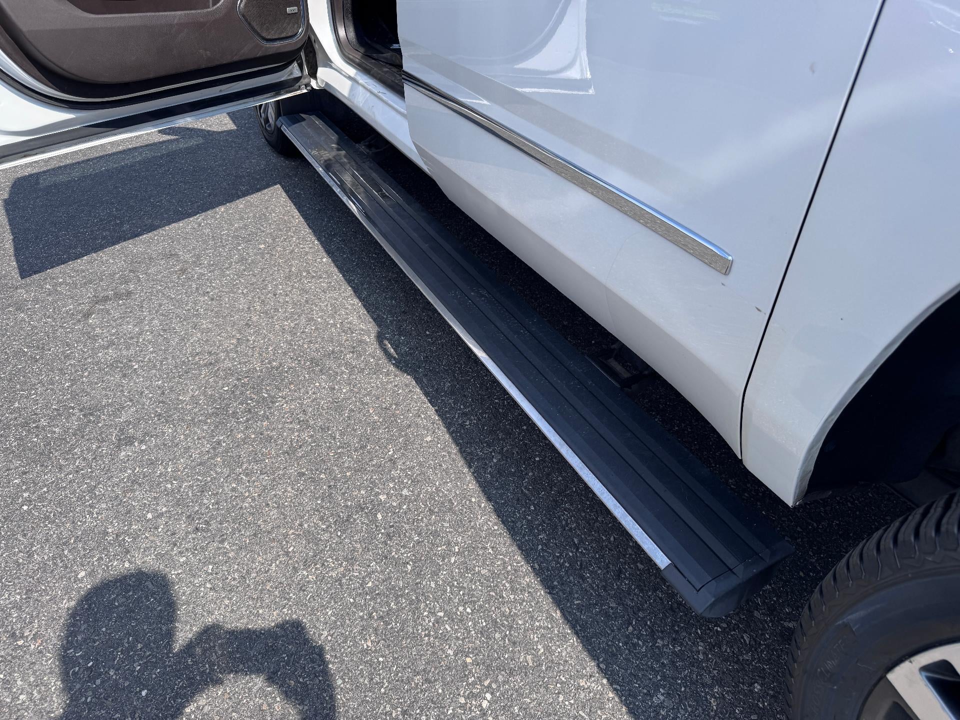 2019 GMC Yukon XL DENALI / 6.2 LITER V8 / NAVIGATION / REAR SEAT DVD / SUNROOF / LOCAL TRADE