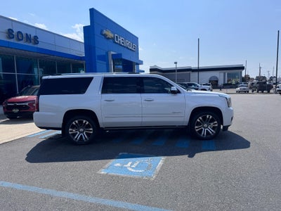 2019 GMC Yukon XL DENALI / 6.2 LITER V8 / NAVIGATION / REAR SEAT DVD / SUNROOF / LOCAL TRADE