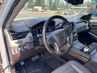 2019 GMC Yukon XL DENALI / 6.2 LITER V8 / NAVIGATION / REAR SEAT DVD / SUNROOF / LOCAL TRADE