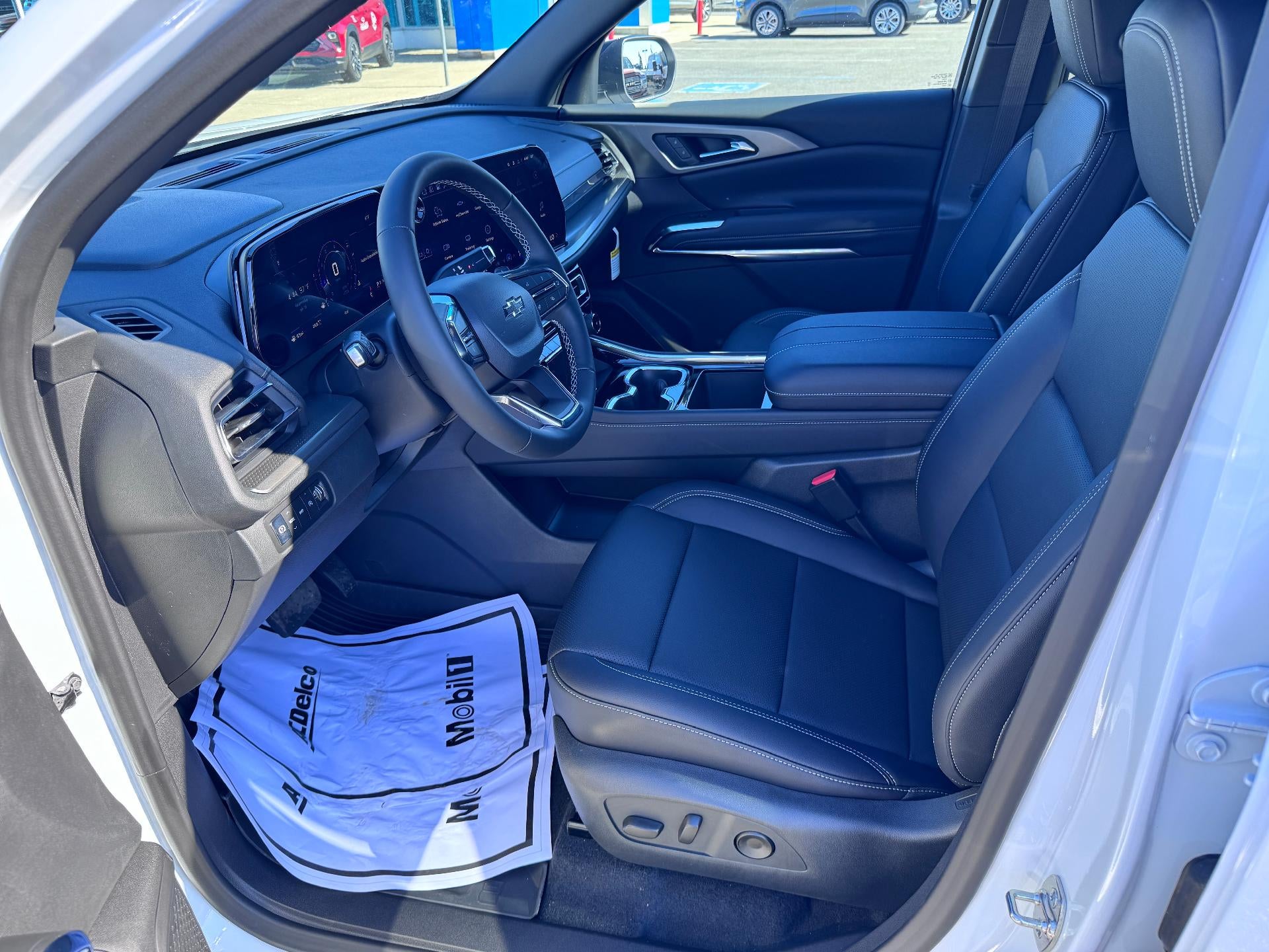 2026 Chevrolet Traverse LT / AWD / MIDNIGHT PCKG / LEATHER / SURROUND VISION / ADAPTIVE CRUISE