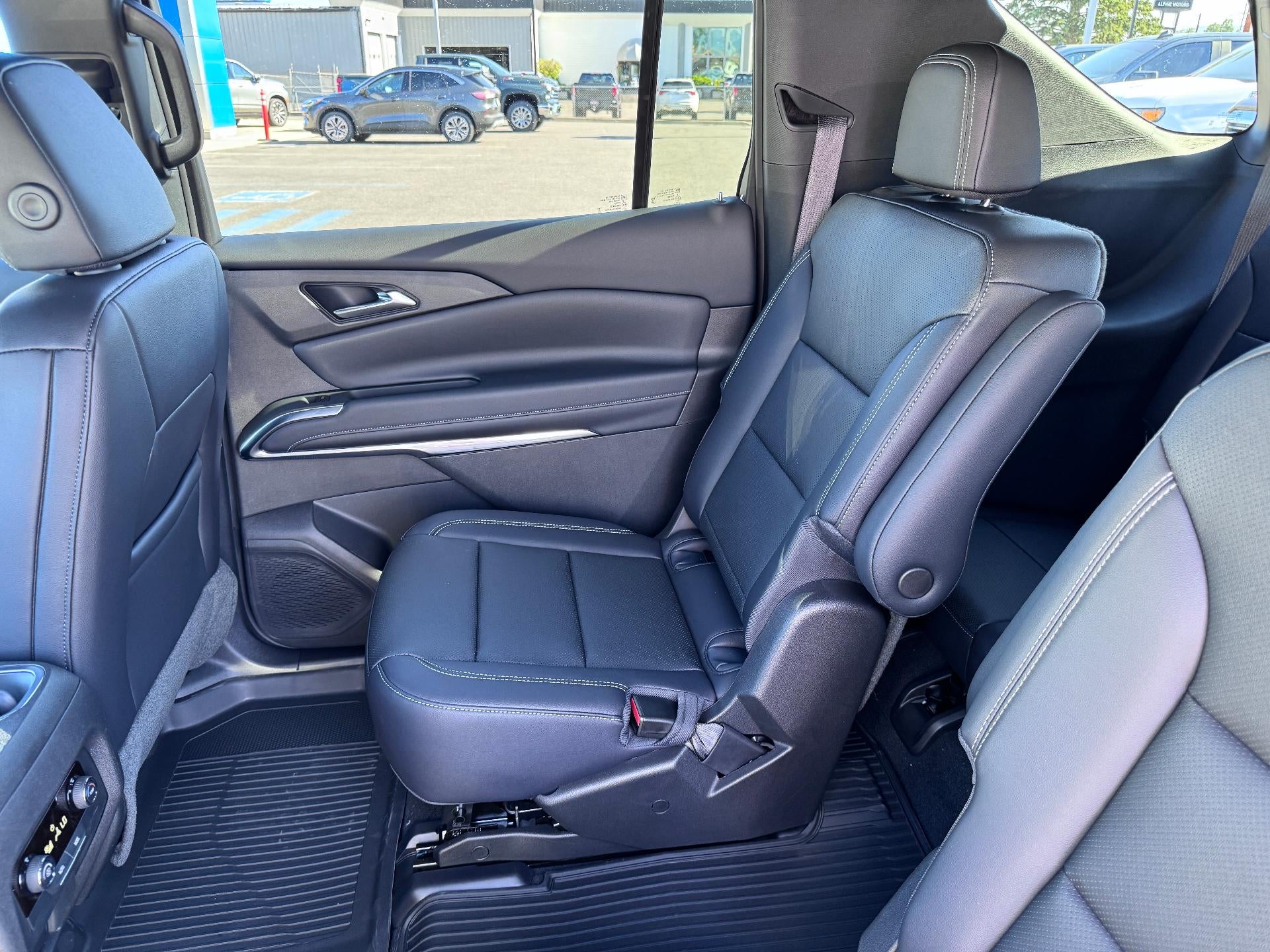 2026 Chevrolet Traverse LT / AWD / MIDNIGHT PCKG / LEATHER / SURROUND VISION / ADAPTIVE CRUISE