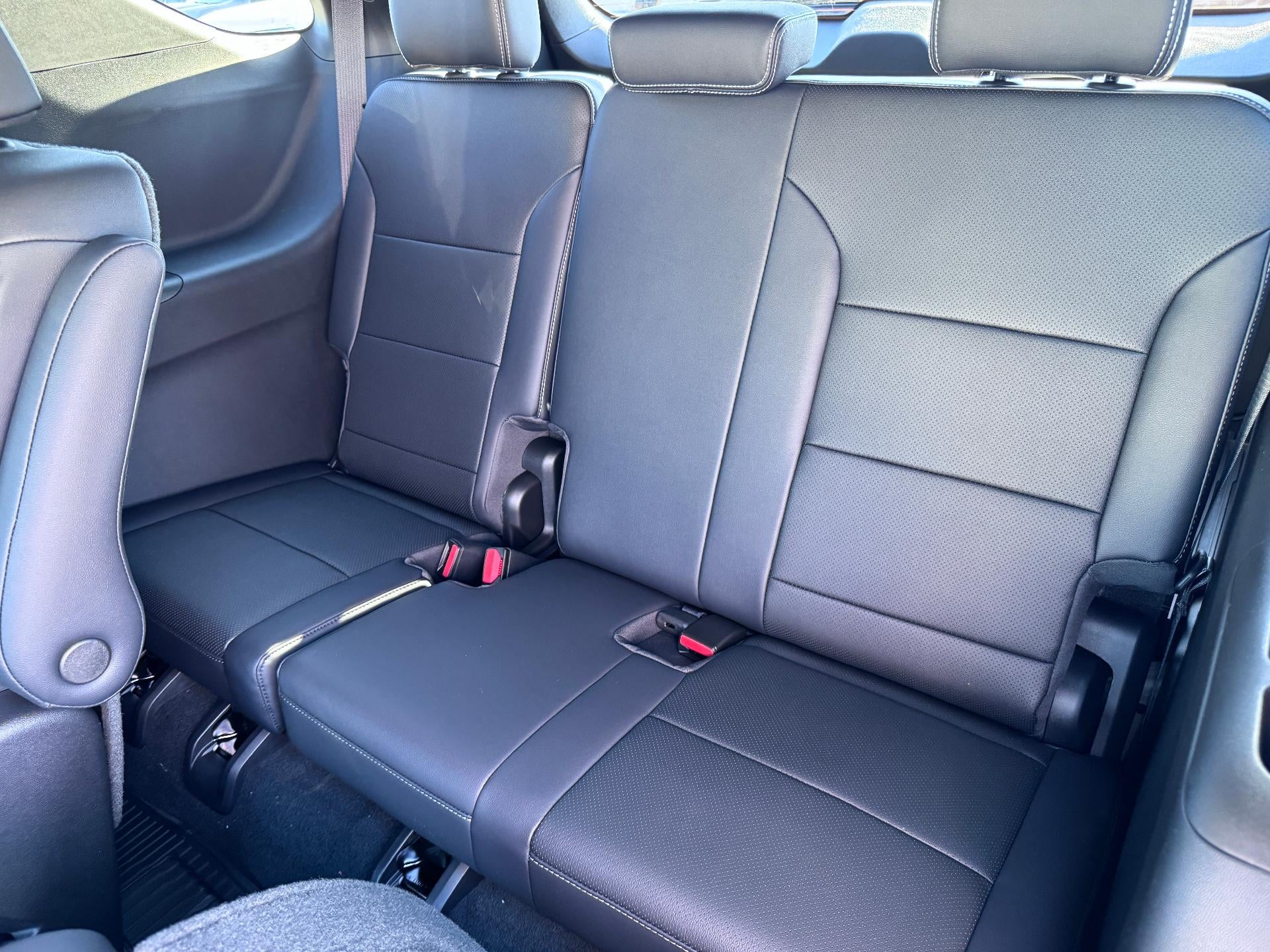 2026 Chevrolet Traverse LT / AWD / MIDNIGHT PCKG / LEATHER / SURROUND VISION / ADAPTIVE CRUISE