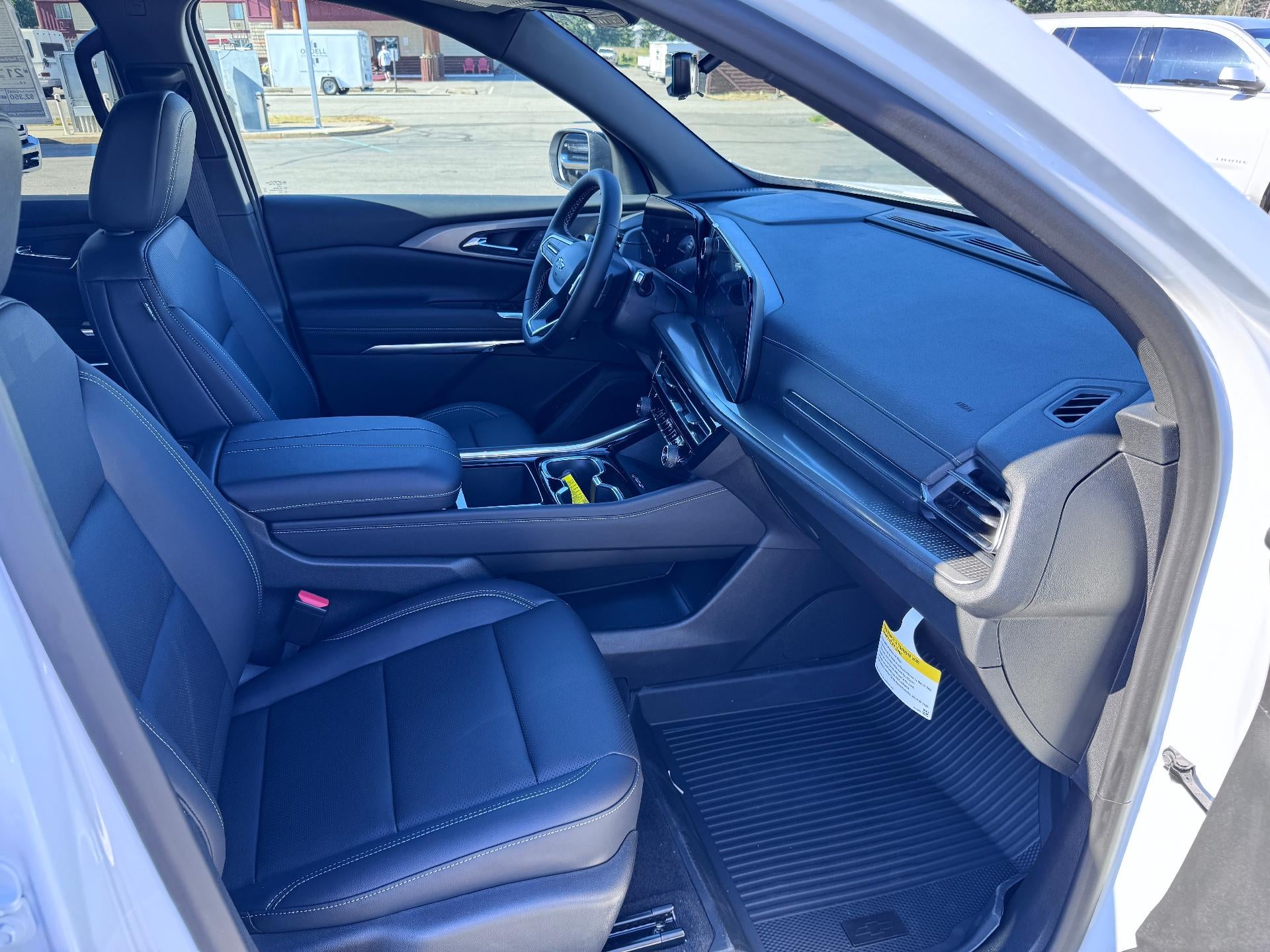 2026 Chevrolet Traverse LT / AWD / MIDNIGHT PCKG / LEATHER / SURROUND VISION / ADAPTIVE CRUISE