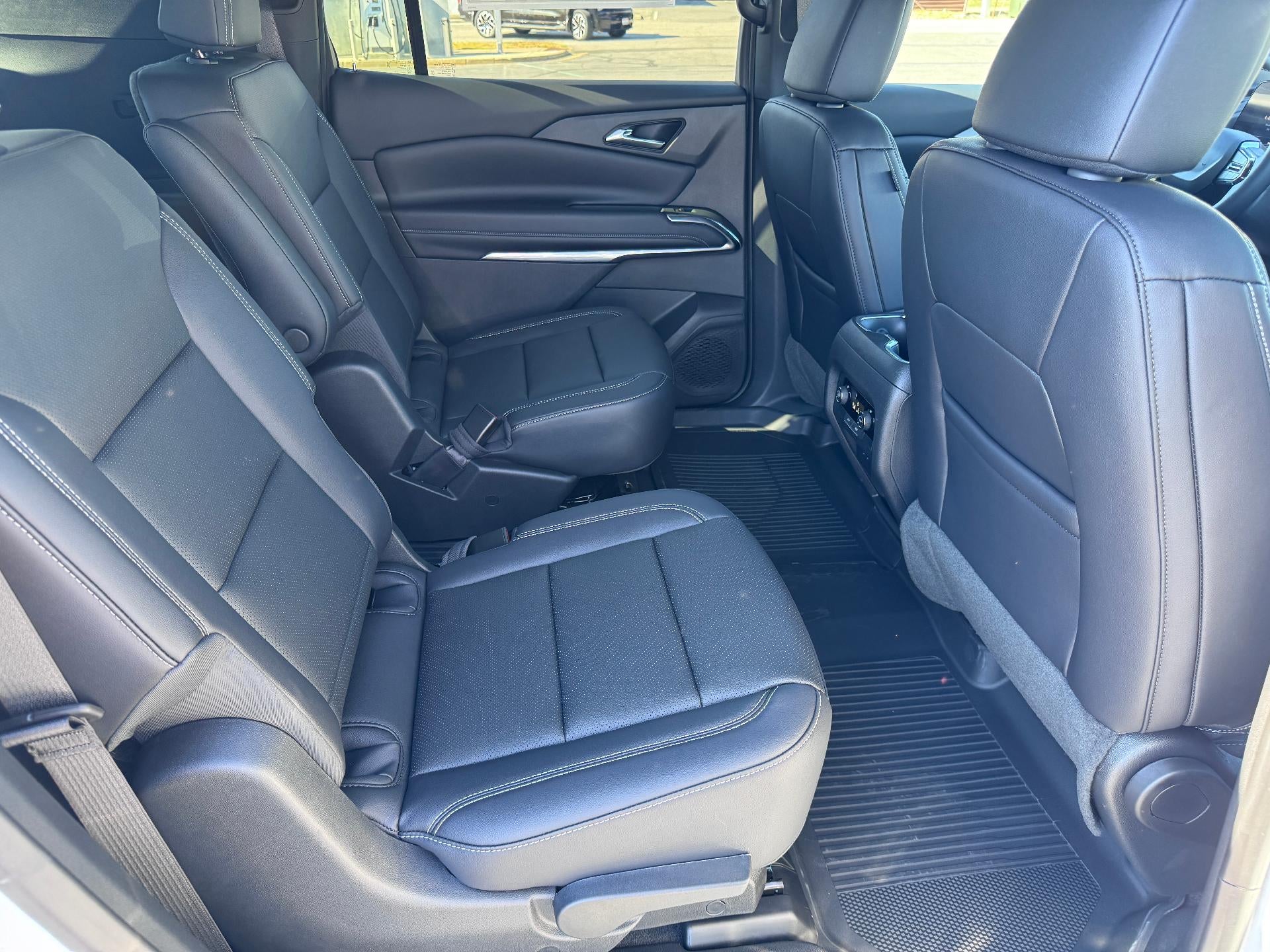 2026 Chevrolet Traverse LT / AWD / MIDNIGHT PCKG / LEATHER / SURROUND VISION / ADAPTIVE CRUISE