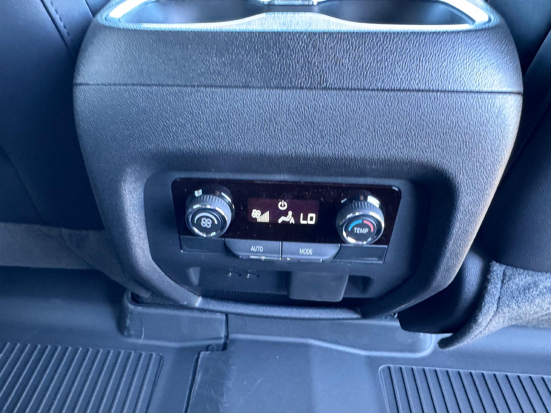 2026 Chevrolet Traverse LT / AWD / MIDNIGHT PCKG / LEATHER / SURROUND VISION / ADAPTIVE CRUISE