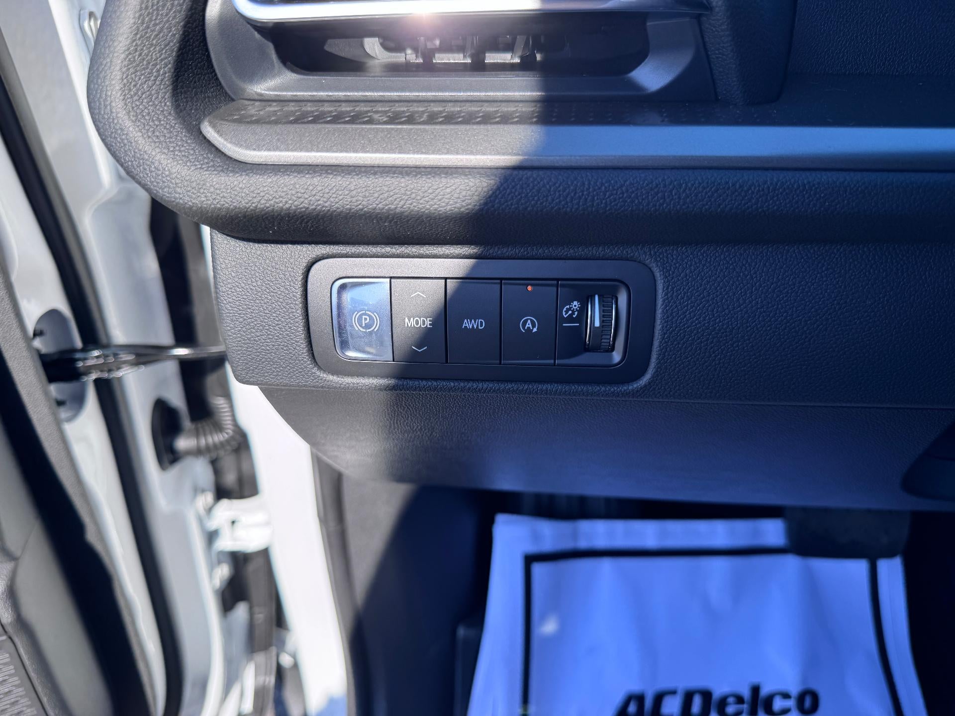 2026 Chevrolet Traverse LT / AWD / MIDNIGHT PCKG / LEATHER / SURROUND VISION / ADAPTIVE CRUISE