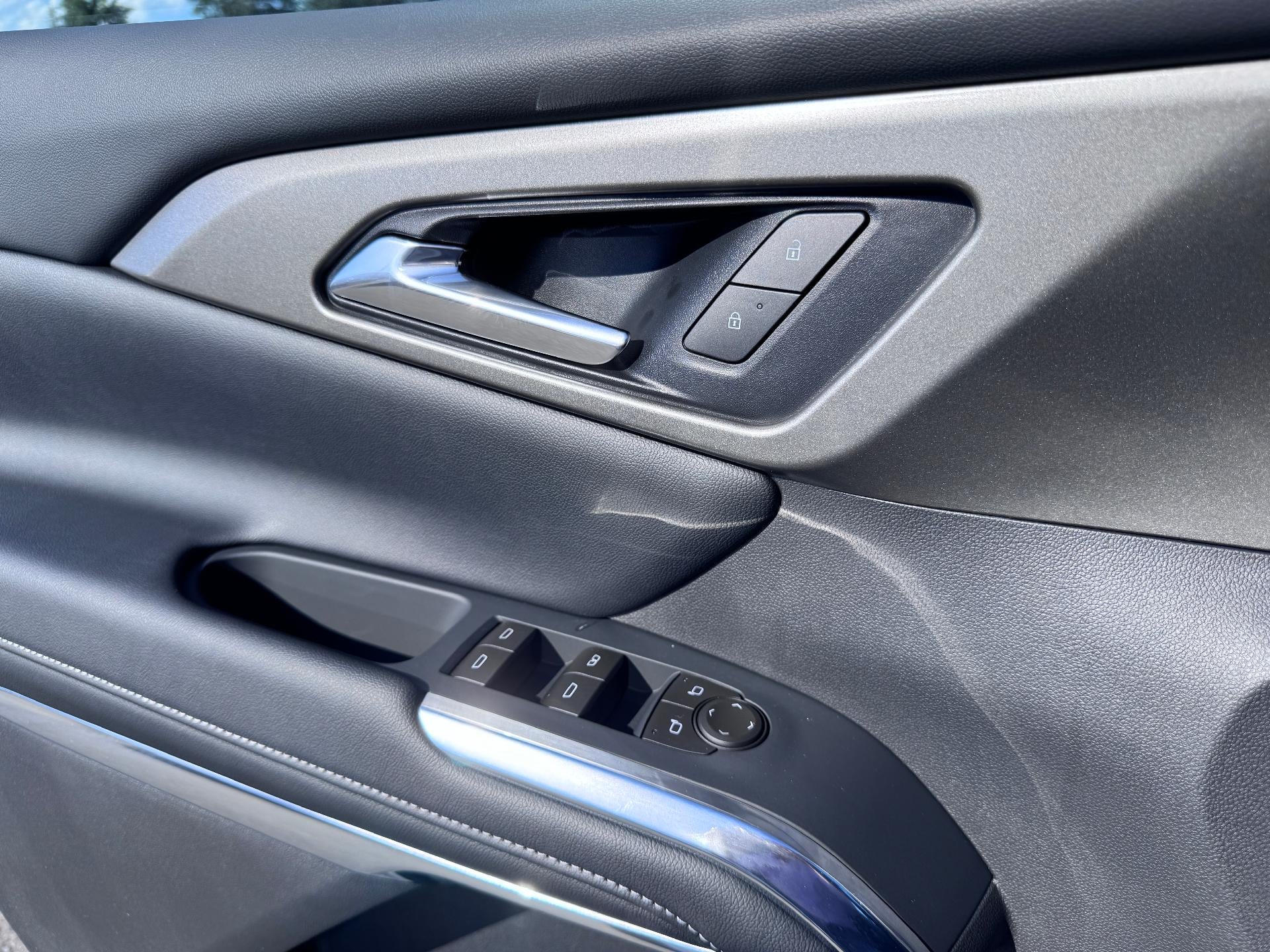 2026 Chevrolet Traverse LT / AWD / MIDNIGHT PCKG / LEATHER / SURROUND VISION / ADAPTIVE CRUISE
