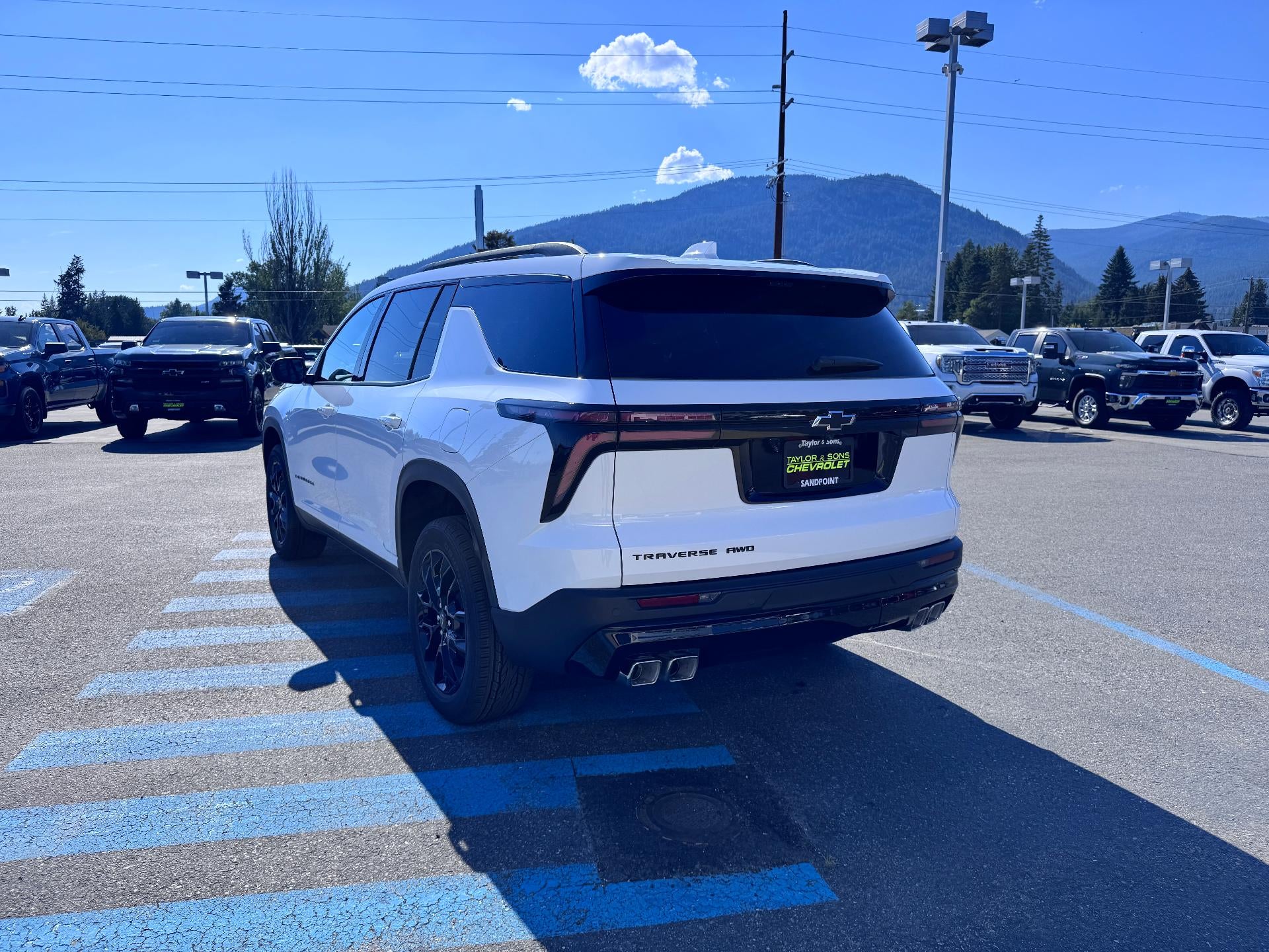 2026 Chevrolet Traverse LT / AWD / MIDNIGHT PCKG / LEATHER / SURROUND VISION / ADAPTIVE CRUISE