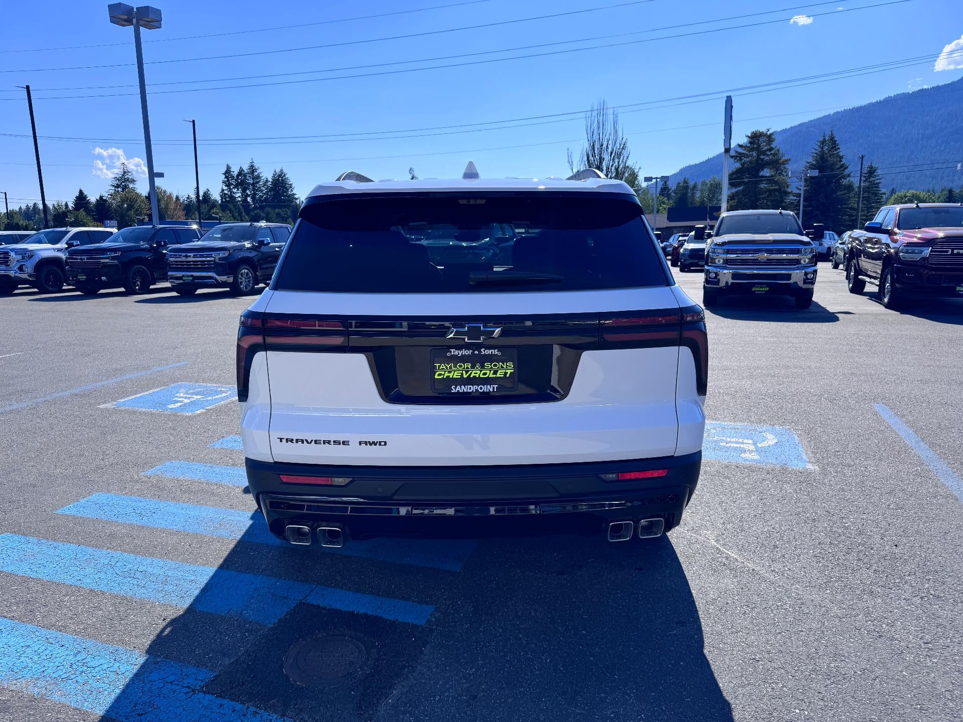 2026 Chevrolet Traverse LT / AWD / MIDNIGHT PCKG / LEATHER / SURROUND VISION / ADAPTIVE CRUISE