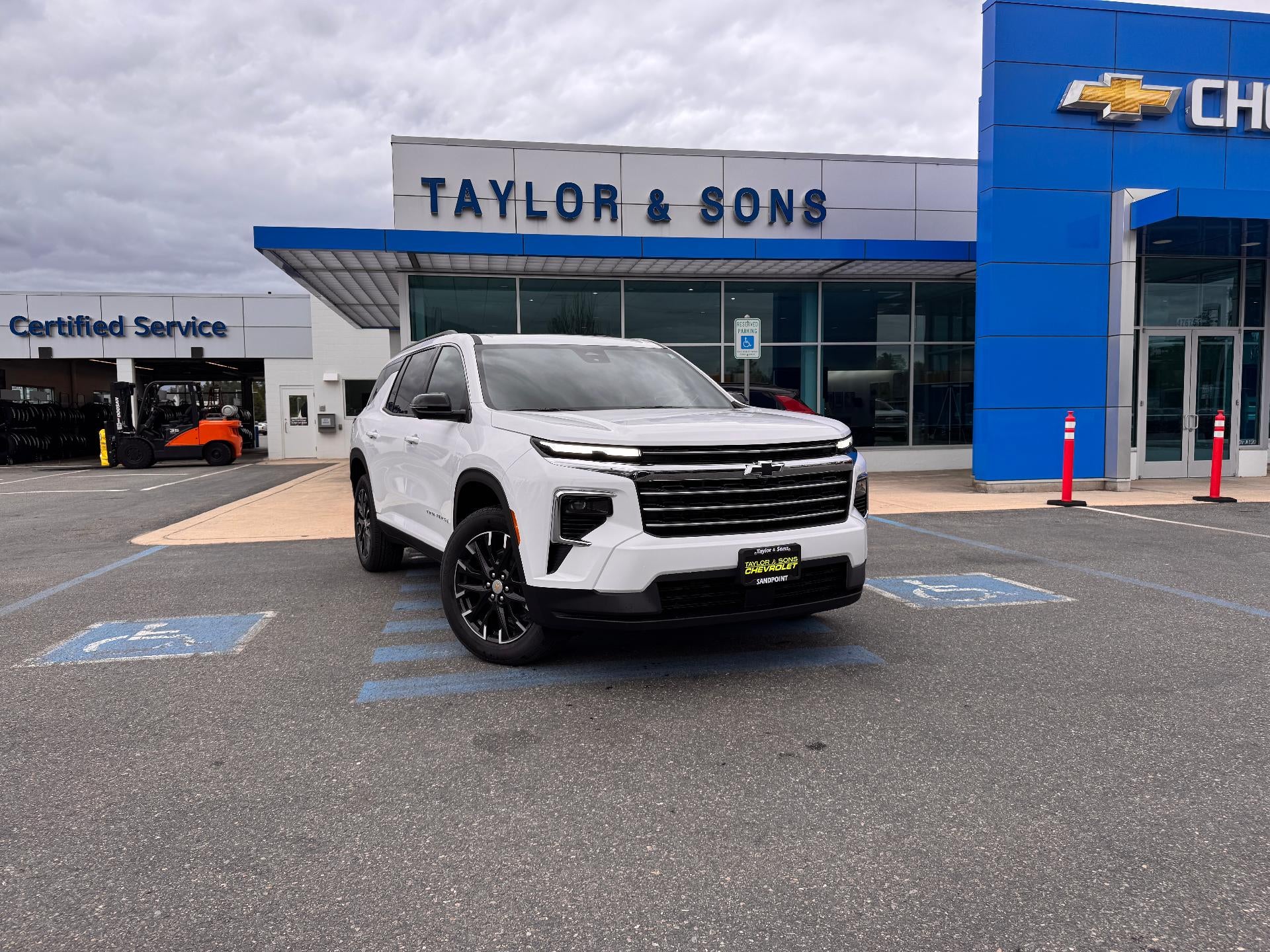 2026 Chevrolet Traverse LT / AWD / PANO SUNROOF / SURROUND VISION / ADAPTIVE CRUISE / LEATHER