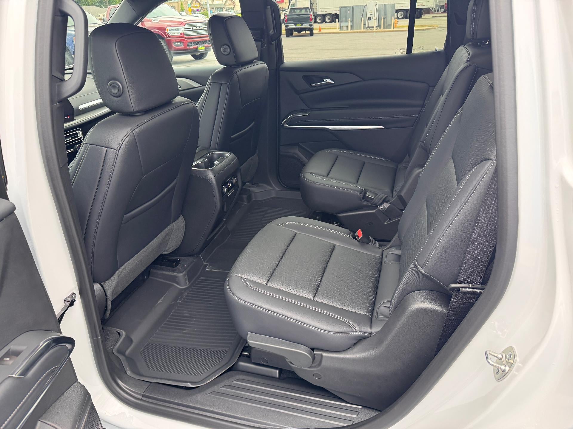 2026 Chevrolet Traverse LT / AWD / PANO SUNROOF / SURROUND VISION / ADAPTIVE CRUISE / LEATHER