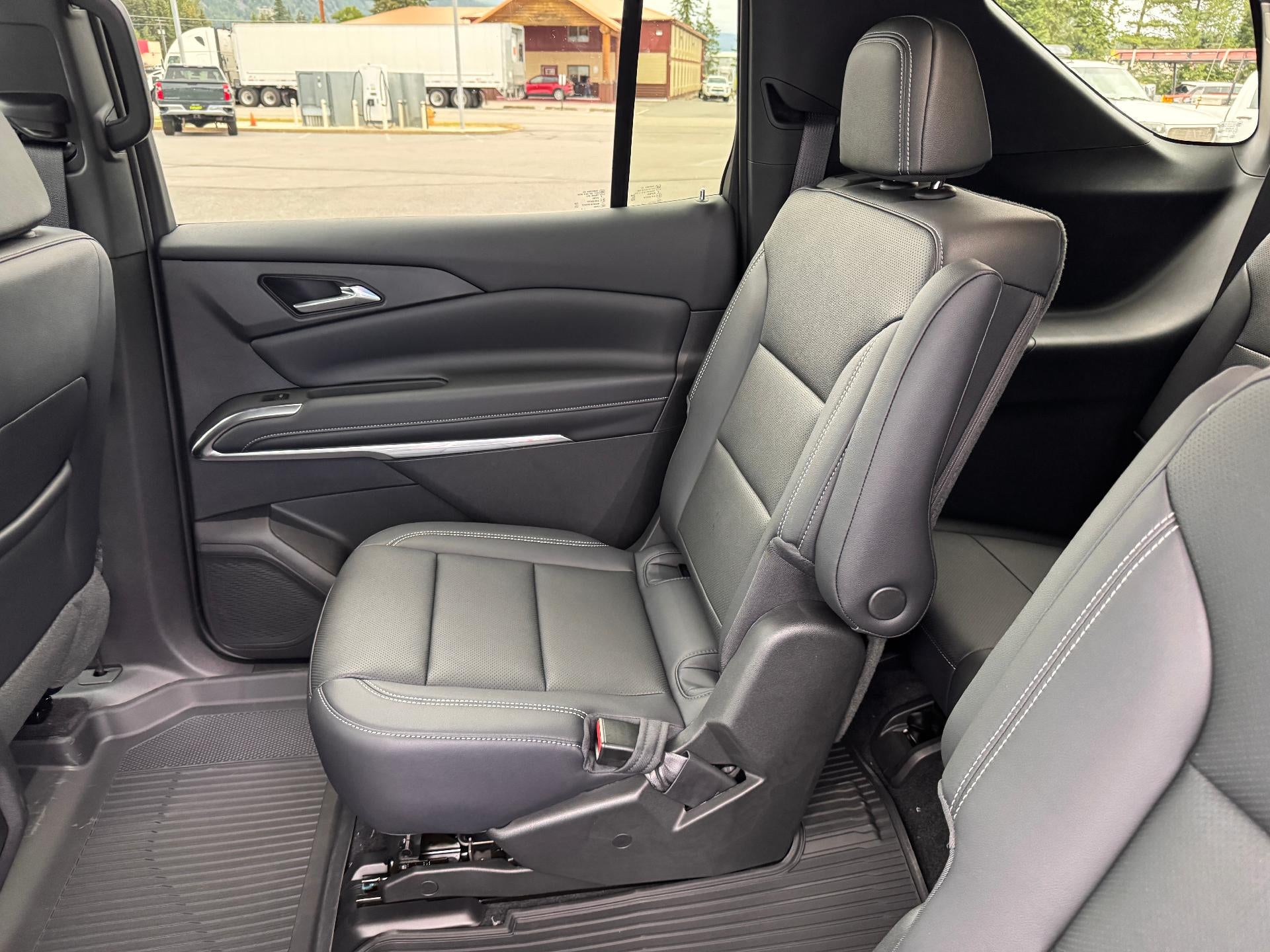 2026 Chevrolet Traverse LT / AWD / PANO SUNROOF / SURROUND VISION / ADAPTIVE CRUISE / LEATHER