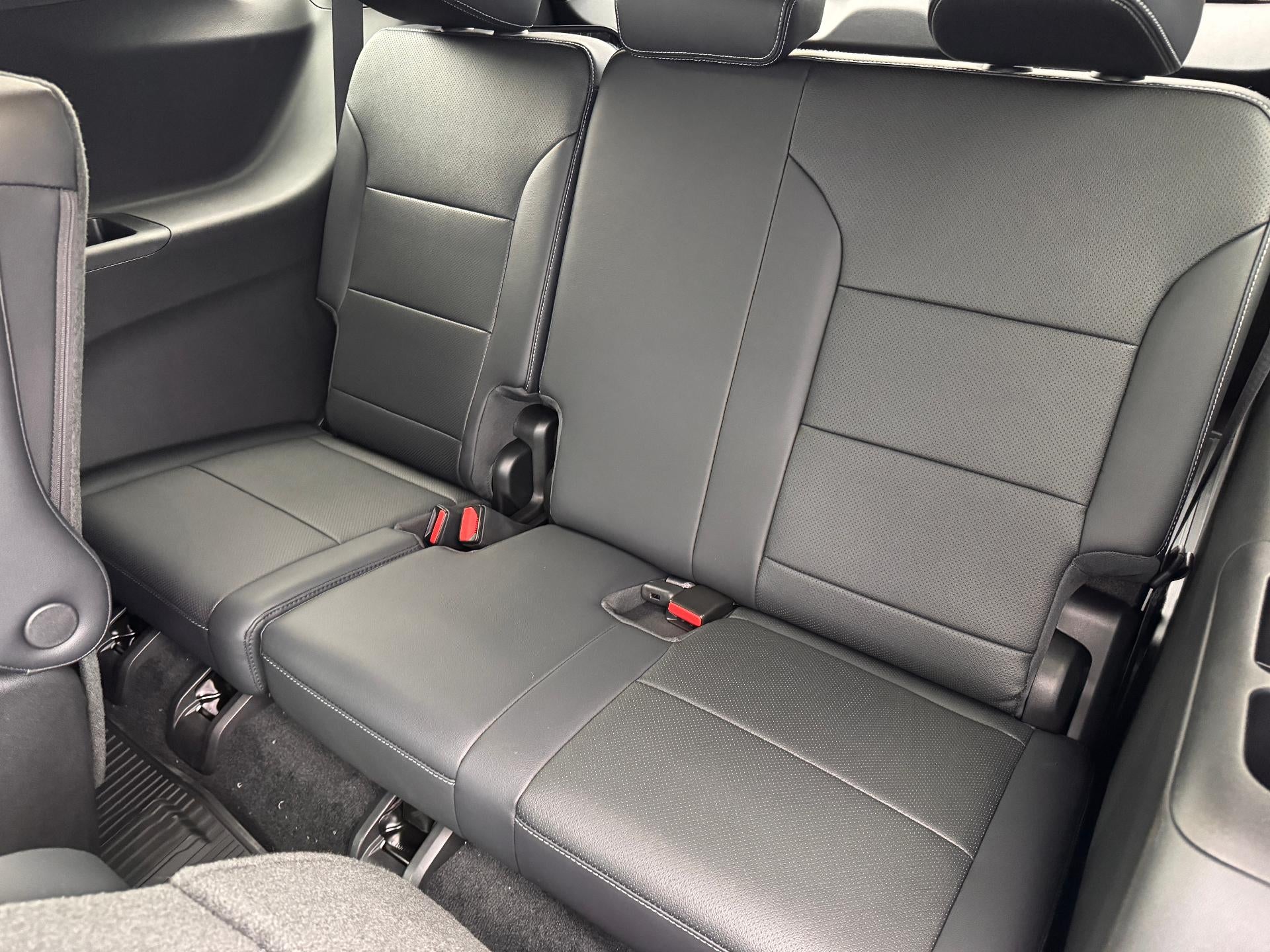 2026 Chevrolet Traverse LT / AWD / PANO SUNROOF / SURROUND VISION / ADAPTIVE CRUISE / LEATHER