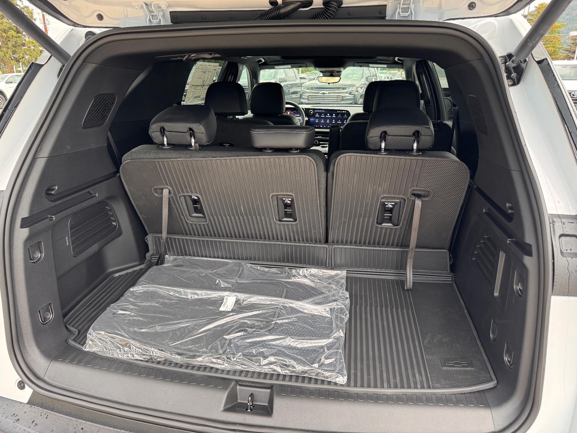 2026 Chevrolet Traverse LT / AWD / PANO SUNROOF / SURROUND VISION / ADAPTIVE CRUISE / LEATHER