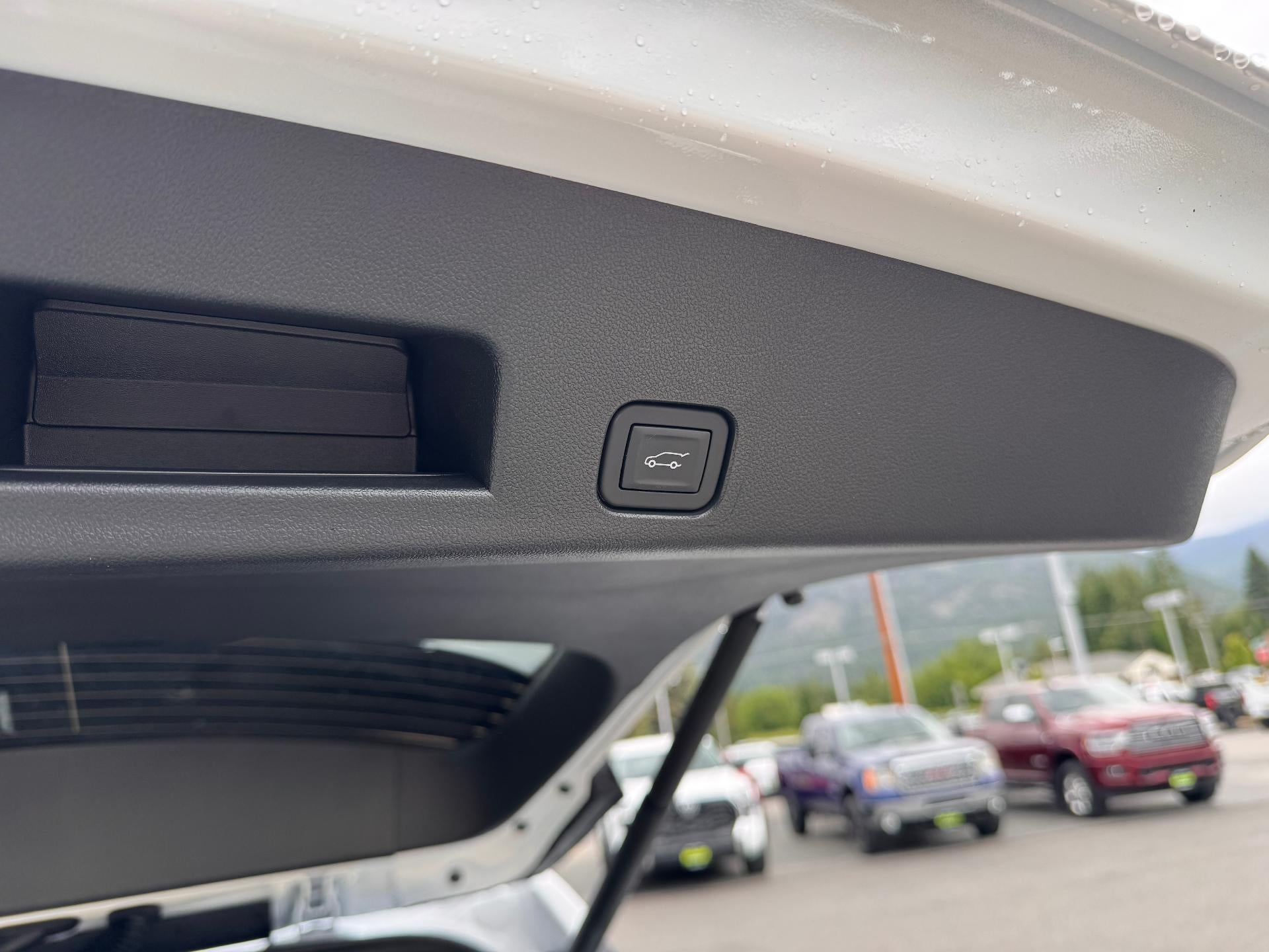 2026 Chevrolet Traverse LT / AWD / PANO SUNROOF / SURROUND VISION / ADAPTIVE CRUISE / LEATHER
